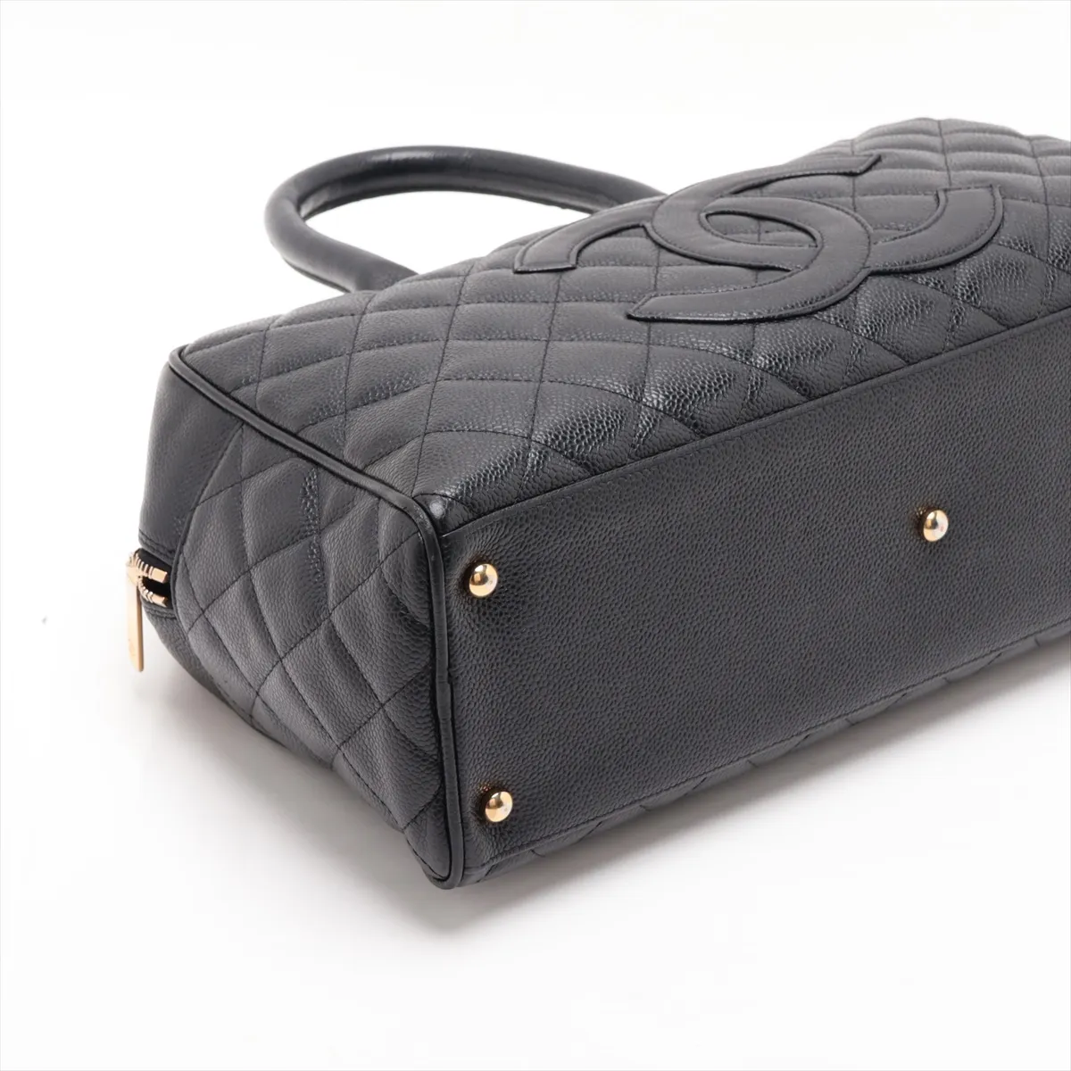 Matelassé Caviar Skin Handbag, Black with Gold Hardware, Item Number 8537875 (Serial Number 8) — view 4