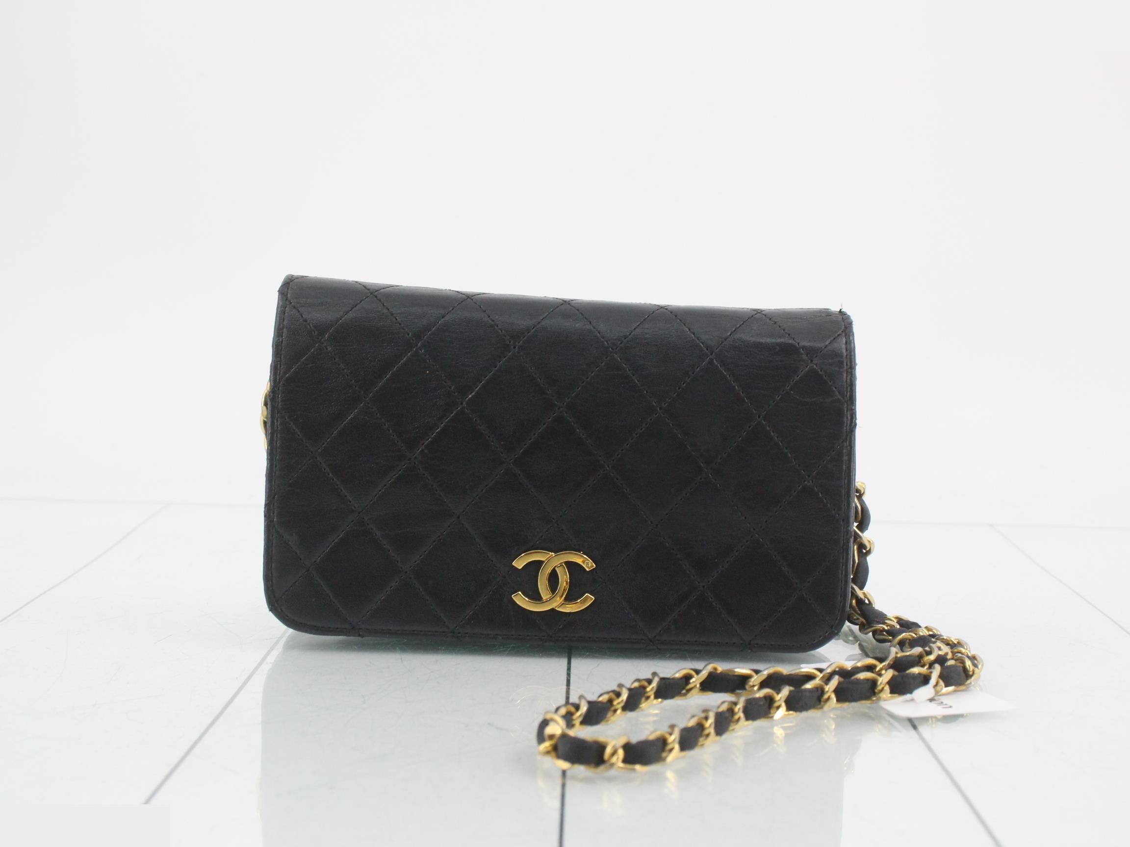 Matelassé Push-Lock Chain Shoulder Bag