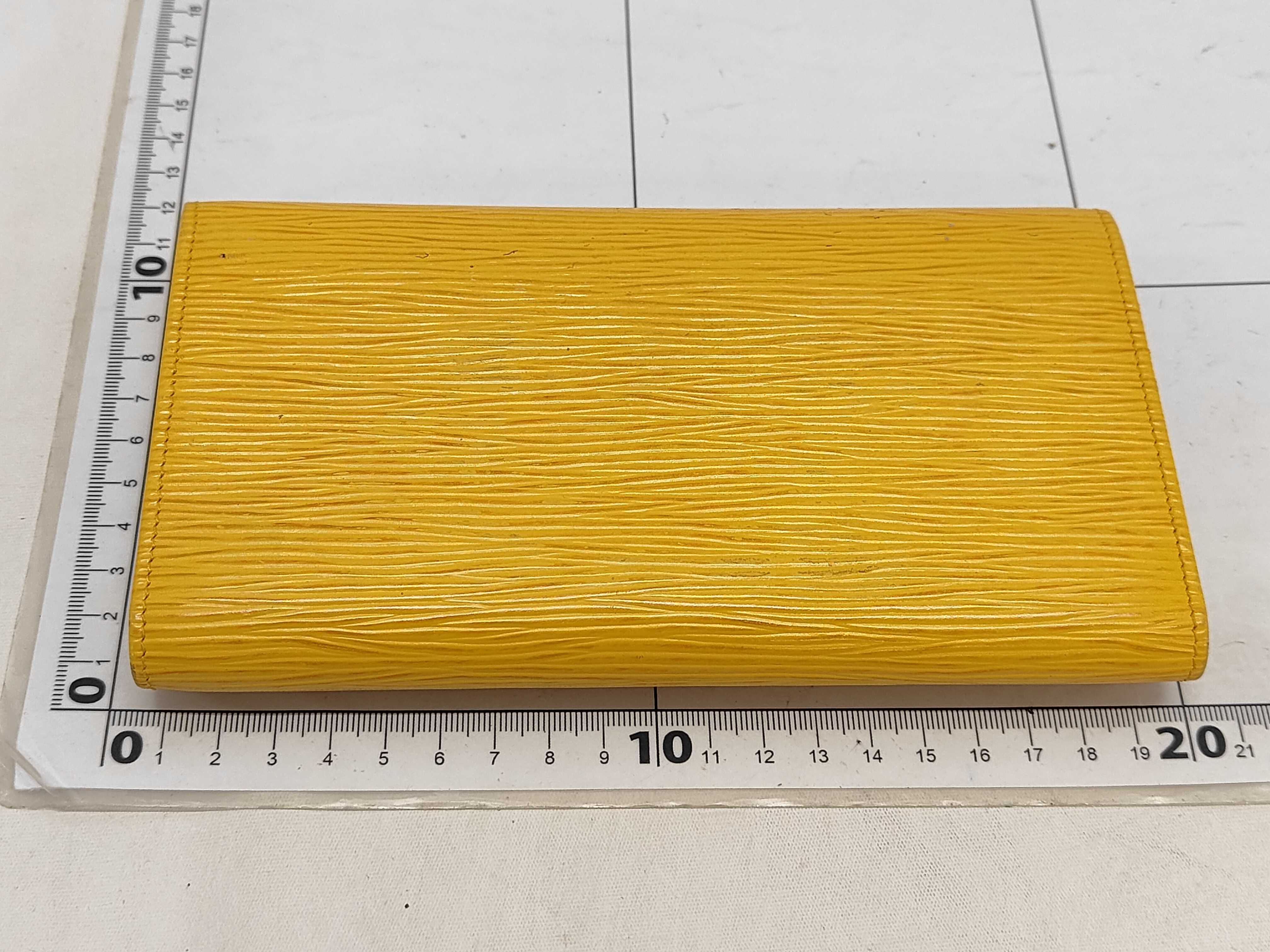 Epi / Portefeuille Tresor International / M63389 / Serial number unknown / Long wallet / Leather — view 2