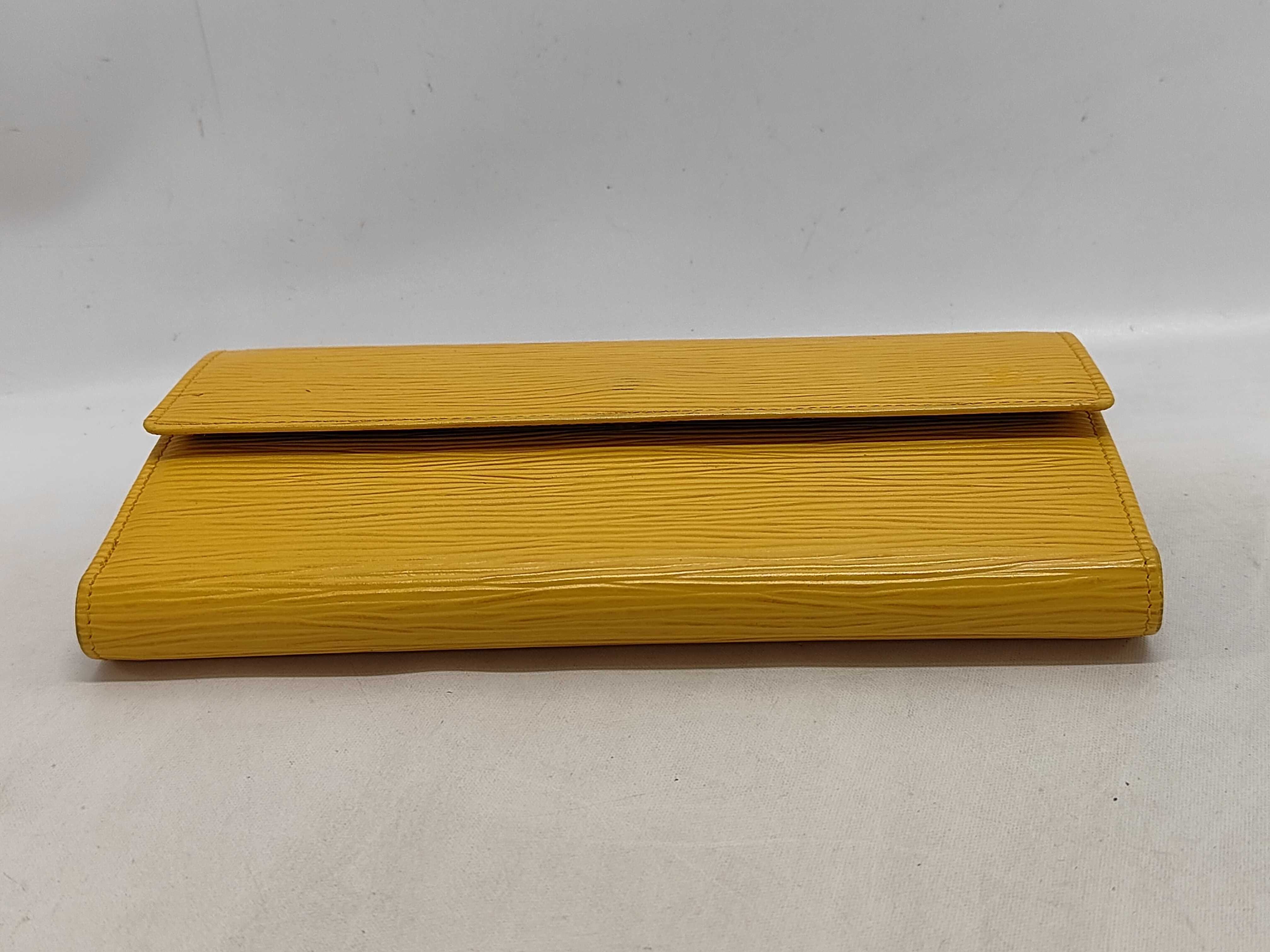 Epi / Portefeuille Tresor International / M63389 / Serial number unknown / Long wallet / Leather — view 3