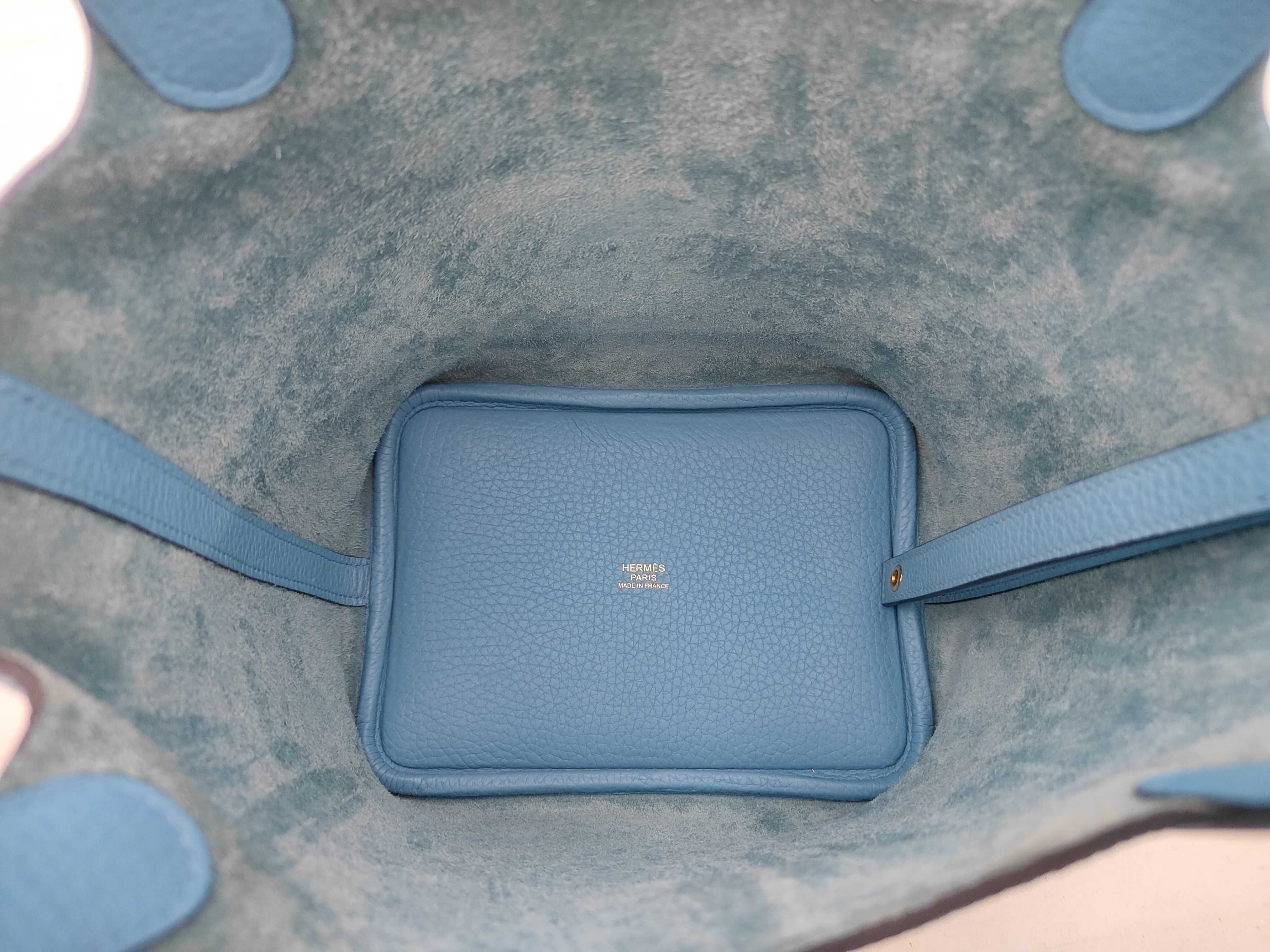 Picotin Lock 18 PM, Taurillon Clemence leather, Blue Nord, Gold hardware, D: 2019, Handbag — view 8