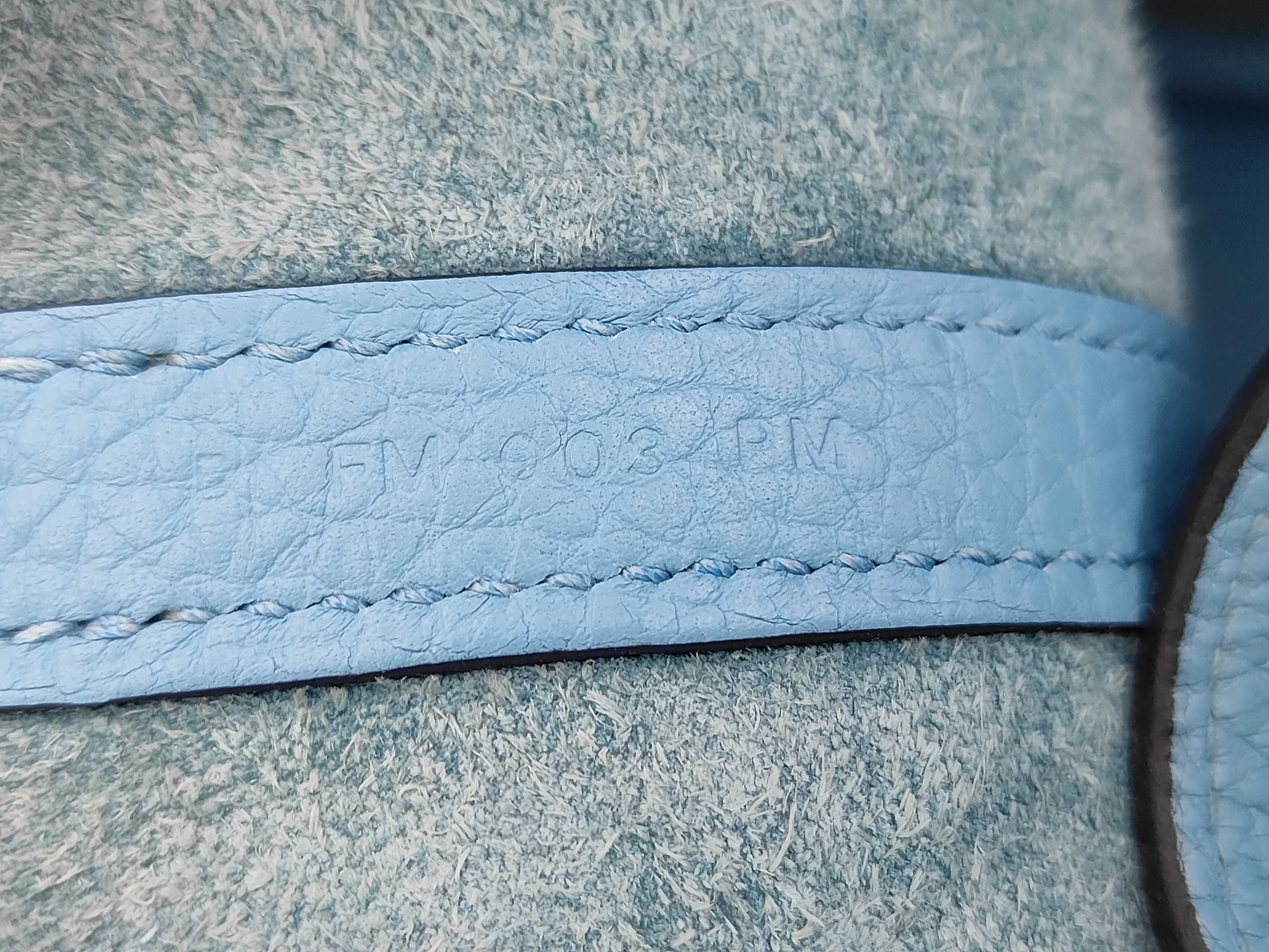 Picotin Lock 18 PM, Taurillon Clemence leather, Blue Nord, Gold hardware, D: 2019, Handbag — view 9