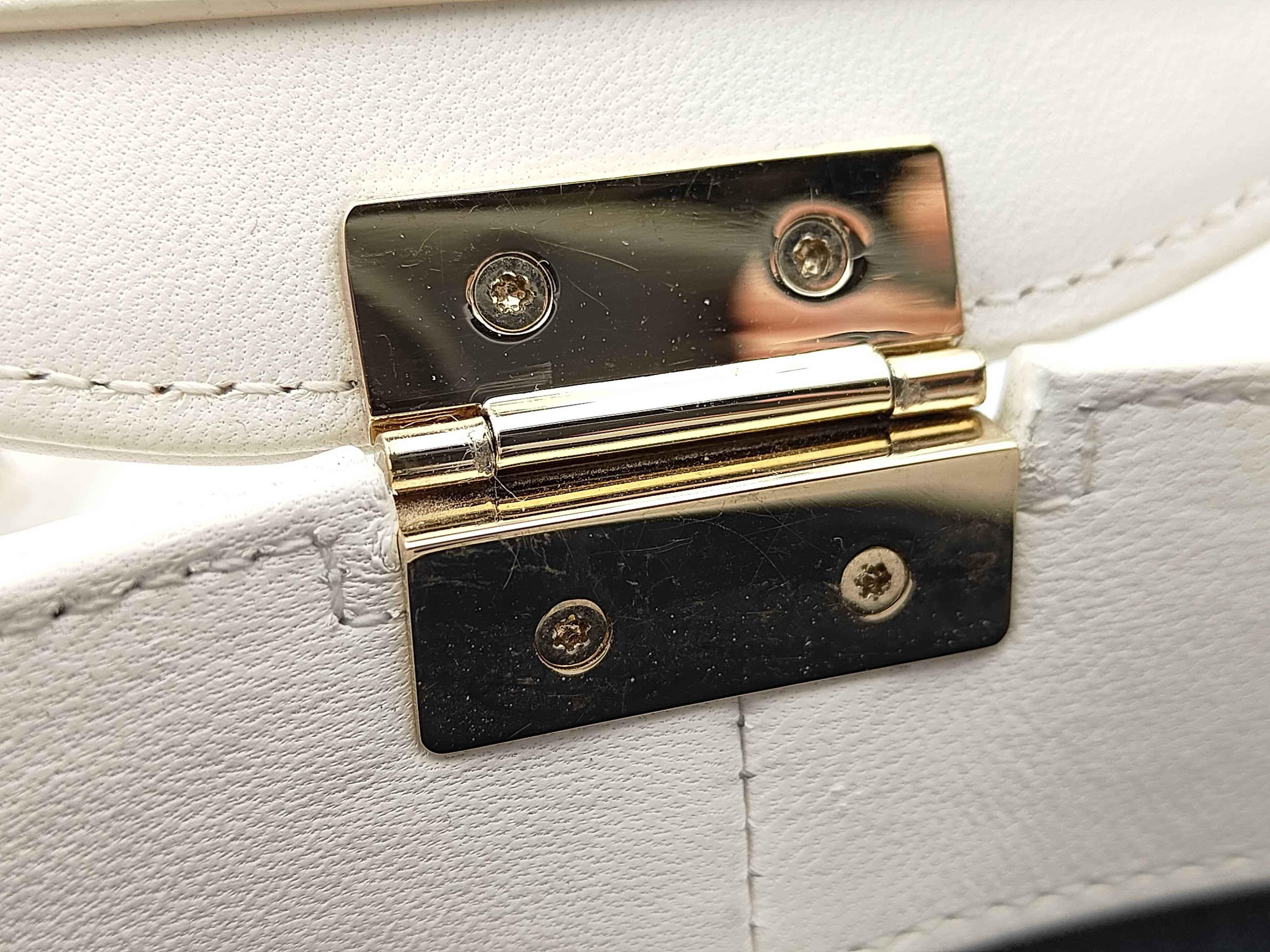 Vanity Chain Shoulder Bag — view 10