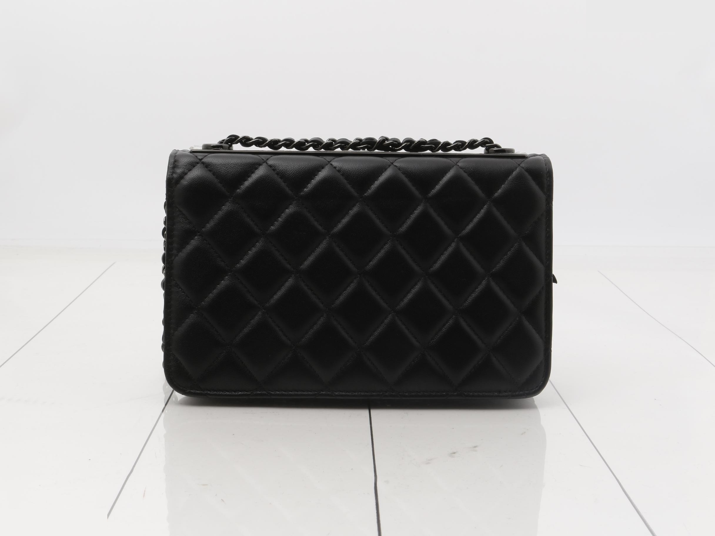 Matelassé Trendy CC Chain Wallet — view 2