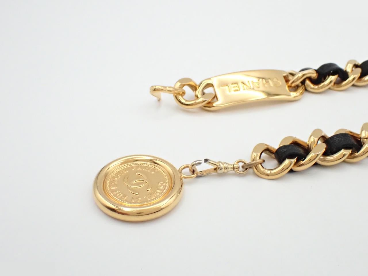 Matelassé Coco Mark Chain Belt, Gold/Black, Total Length Approx. 98cm — view 3