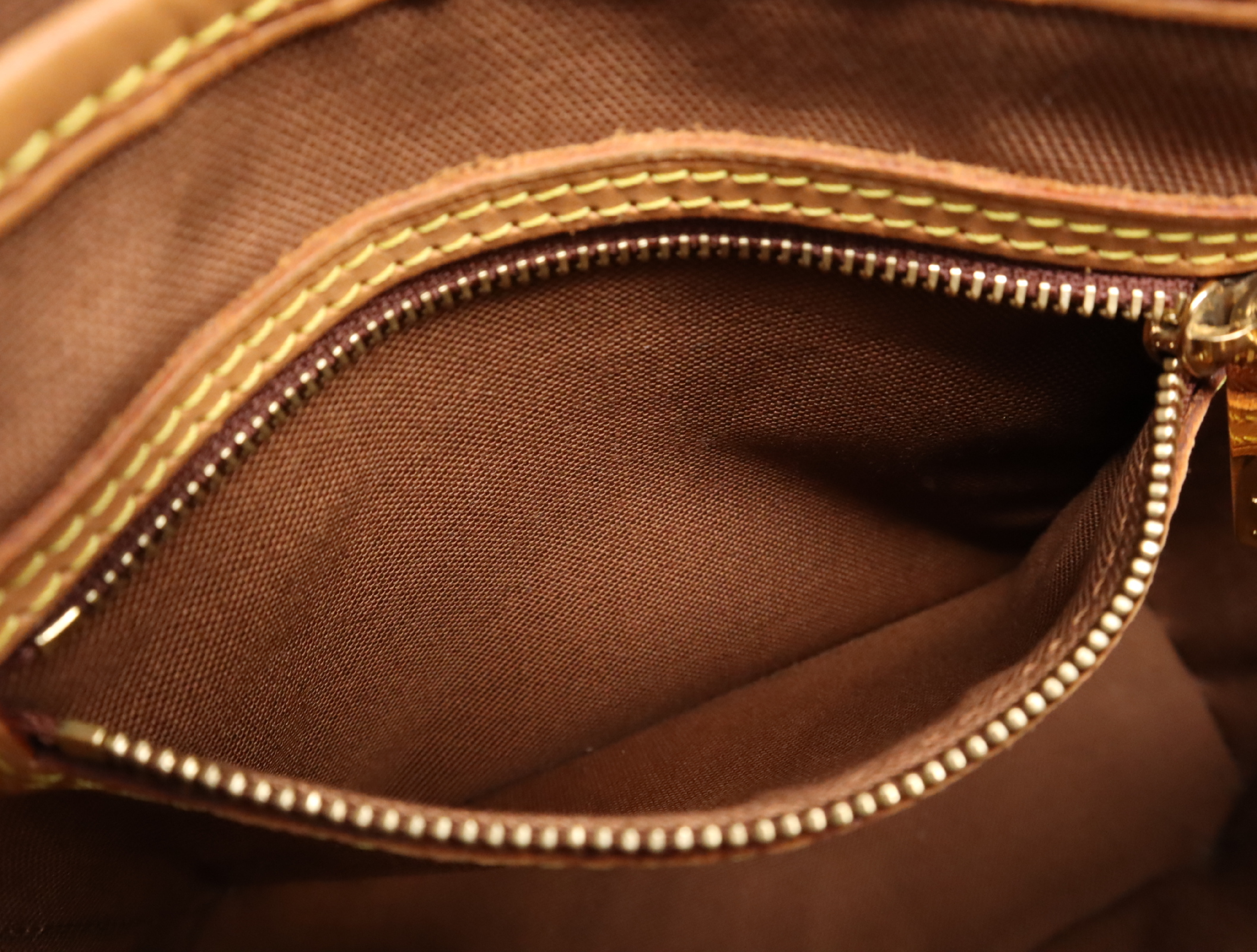 M51172 Monogram Vavin PM Handbag — view 15