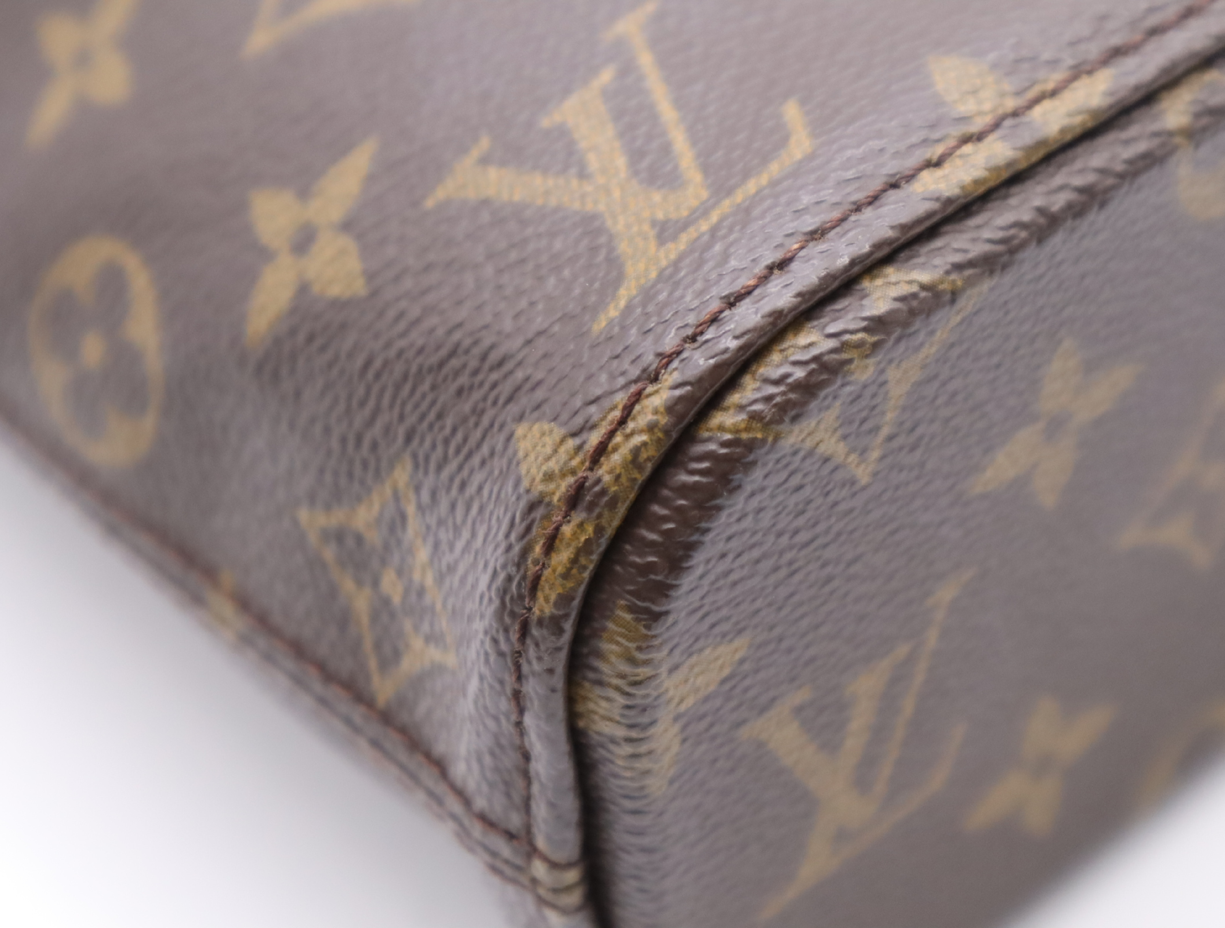 M51172 Monogram Vavin PM Handbag — view 6
