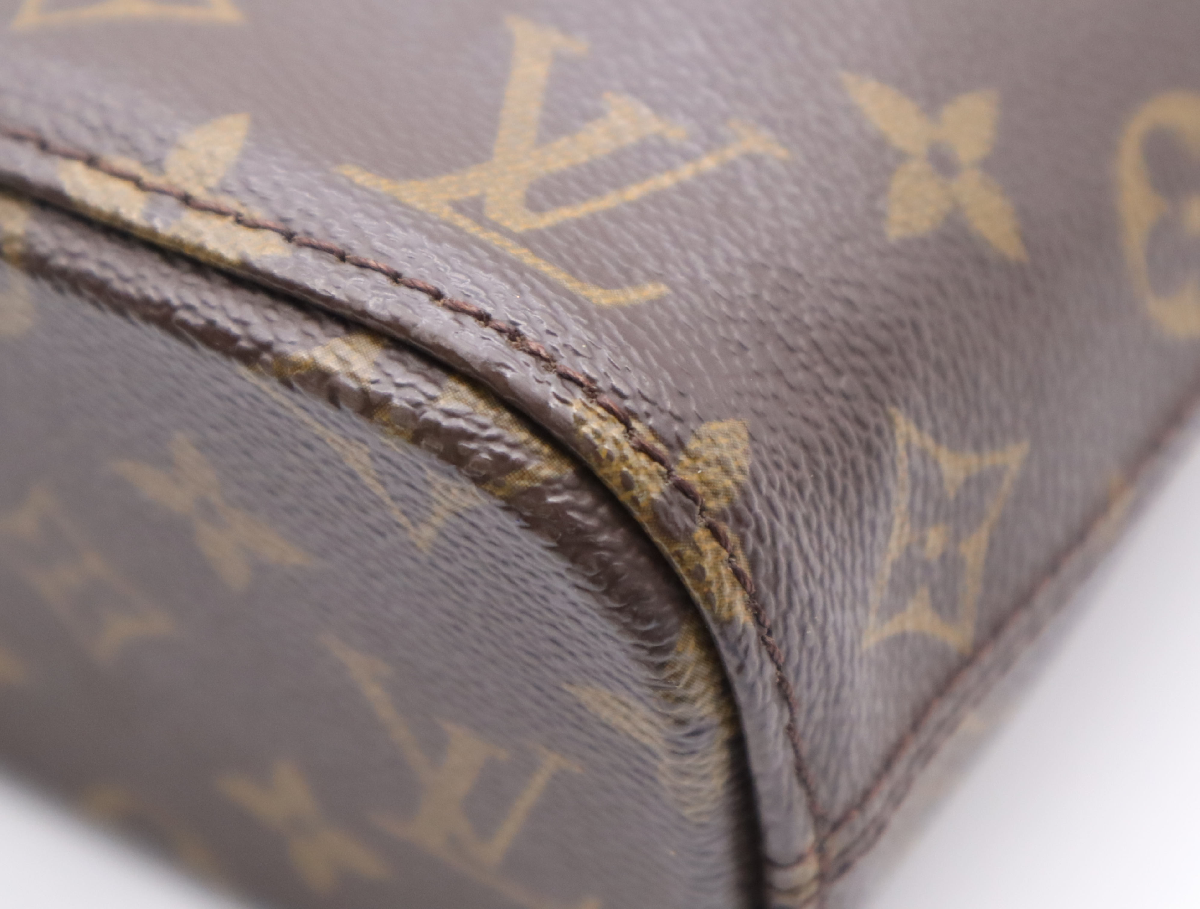 M51172 Monogram Vavin PM Handbag — view 7