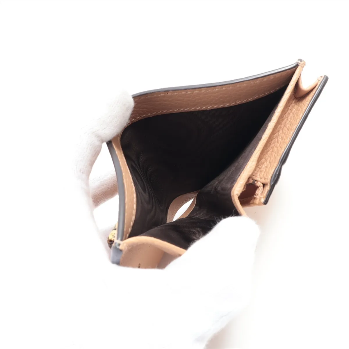 Interlocking G 746059 Leather Compact Wallet Beige — view 4