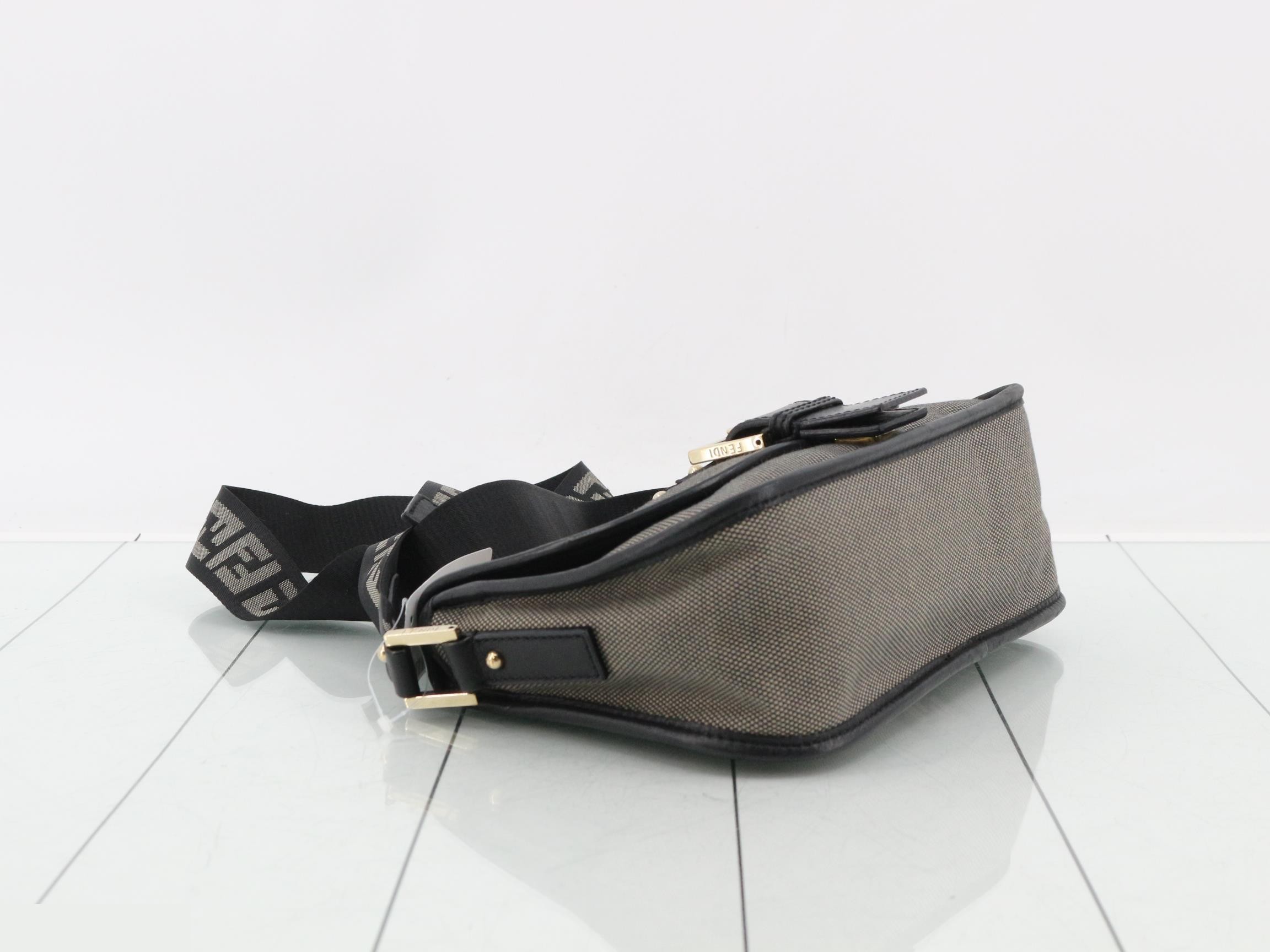 ZUCCA Round Flap Shoulder Bag — view 5