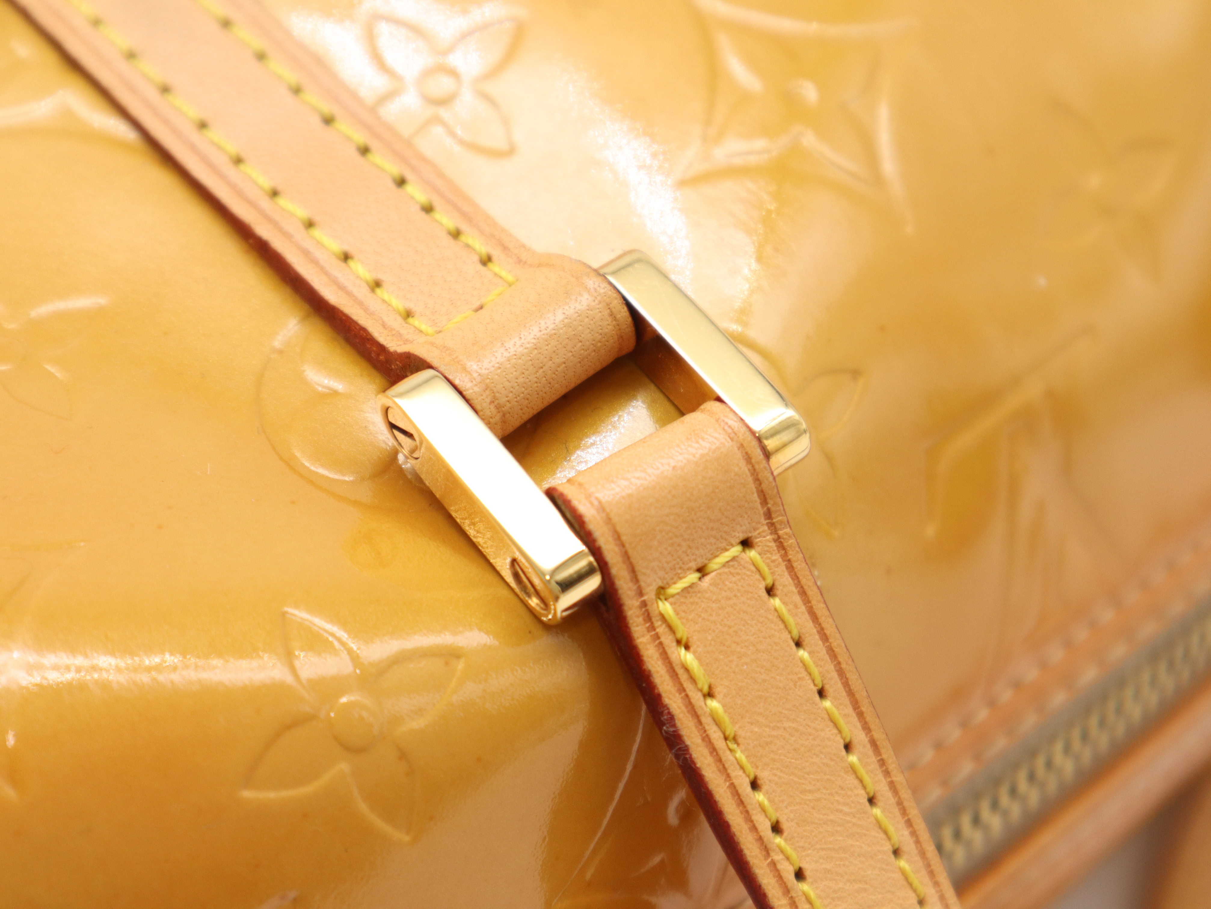M91006 Vernis Bedford Beige Handbag — view 7