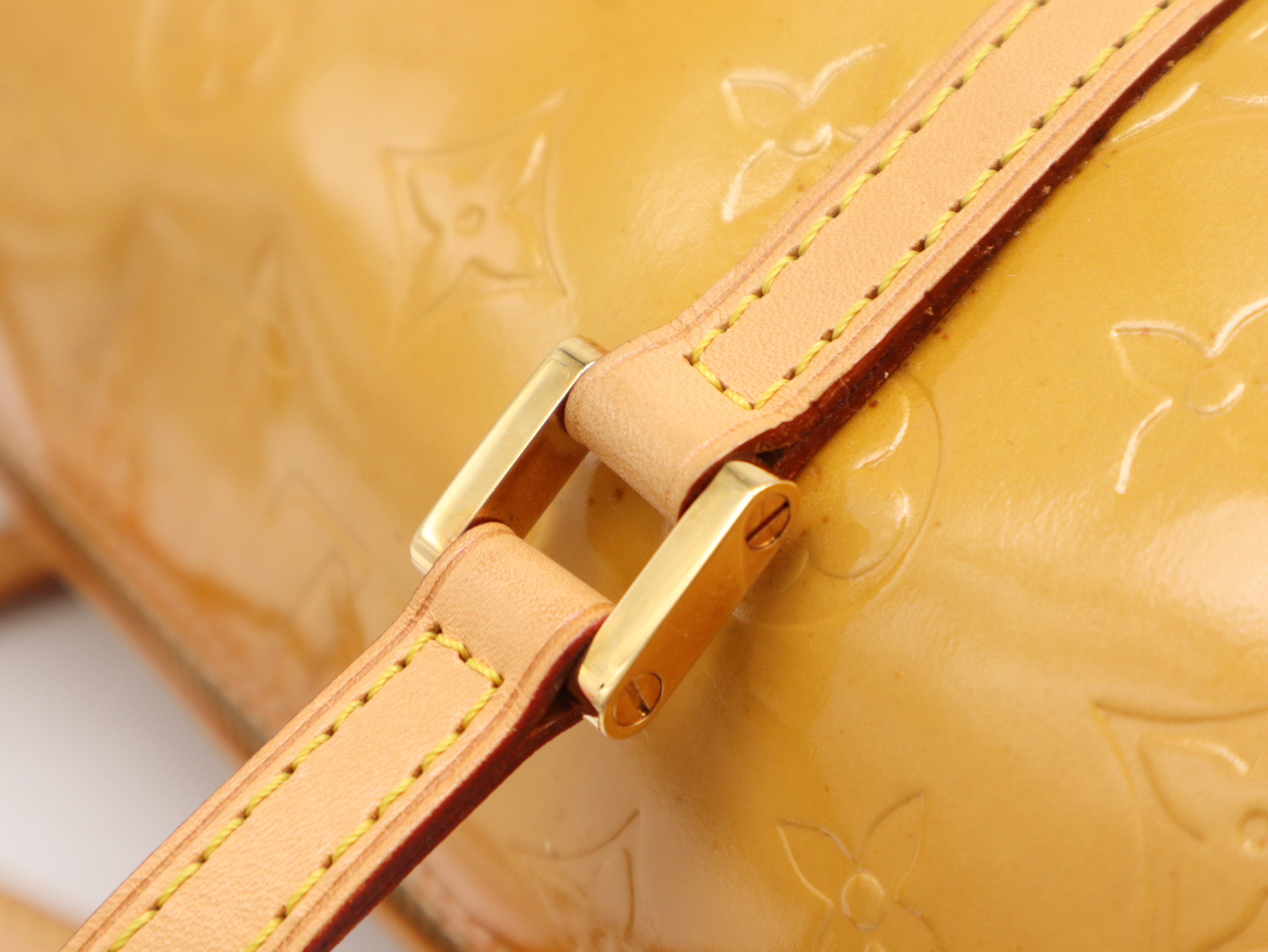 M91006 Vernis Bedford Beige Handbag — view 8