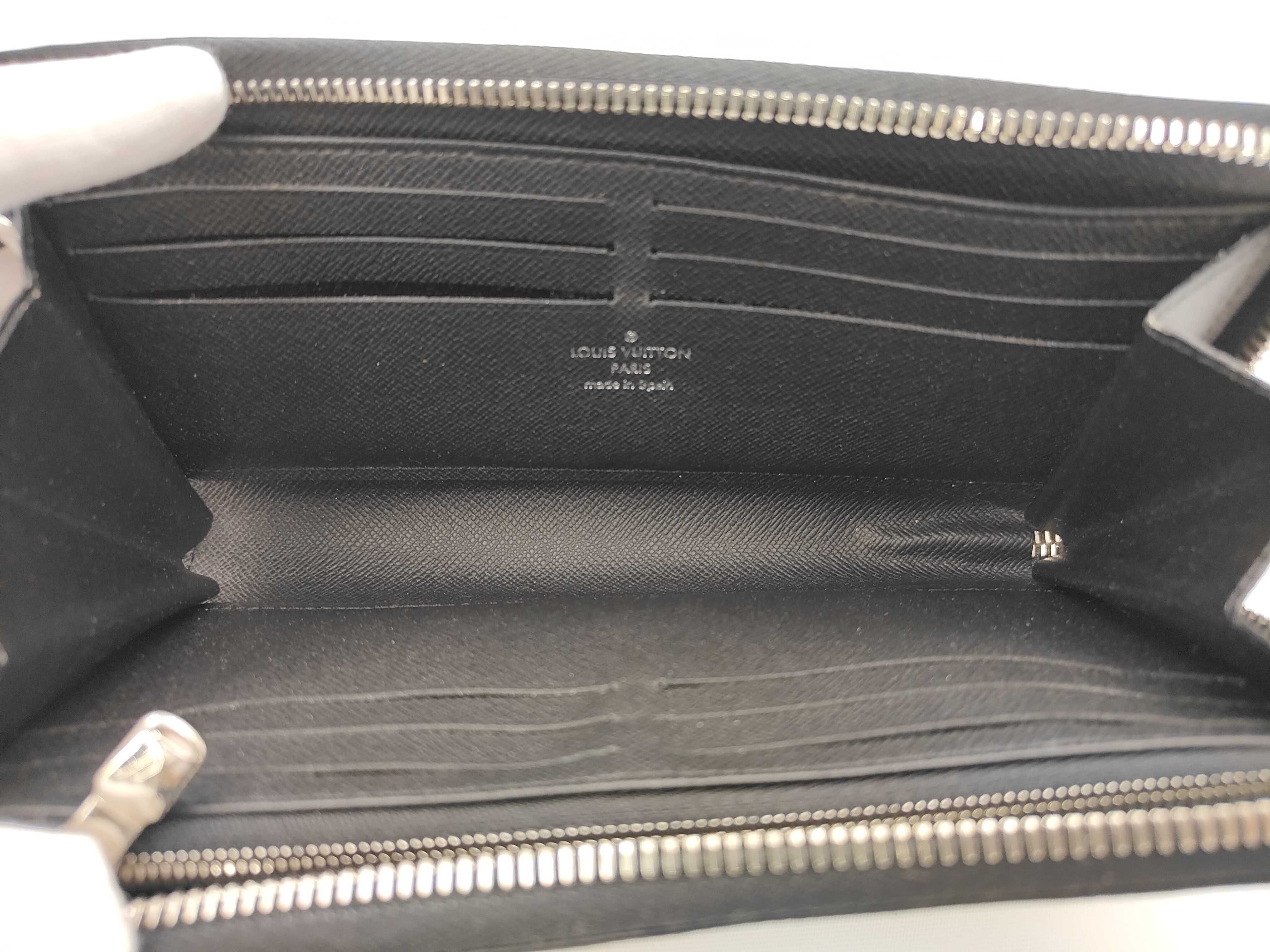 Black Taiga M69409 Zippy Dragonne Wallet — view 4