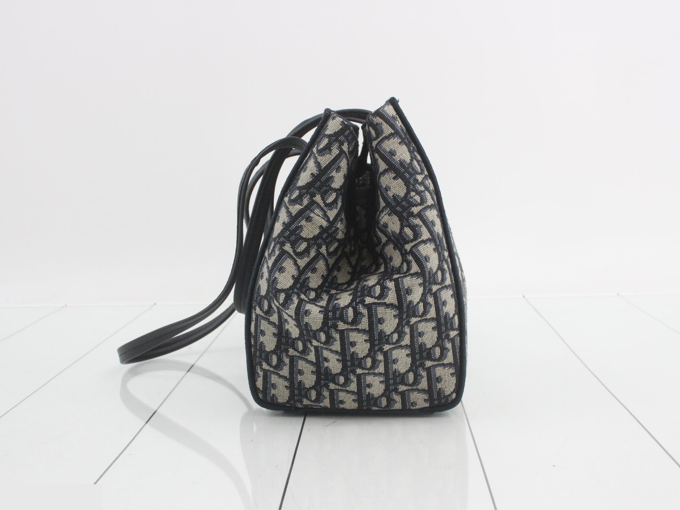 Promenade Shopping Bag, Small Tote Bag, M1410OTZQ_M — view 3