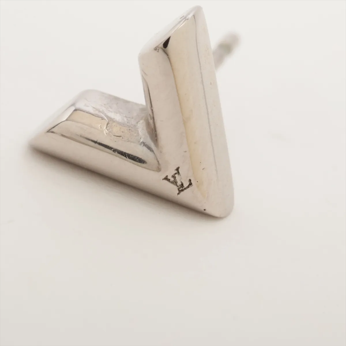 M63208 Essential V Earrings LE0250 (Pair) GP Silver. Shows signs of wear, — view 5