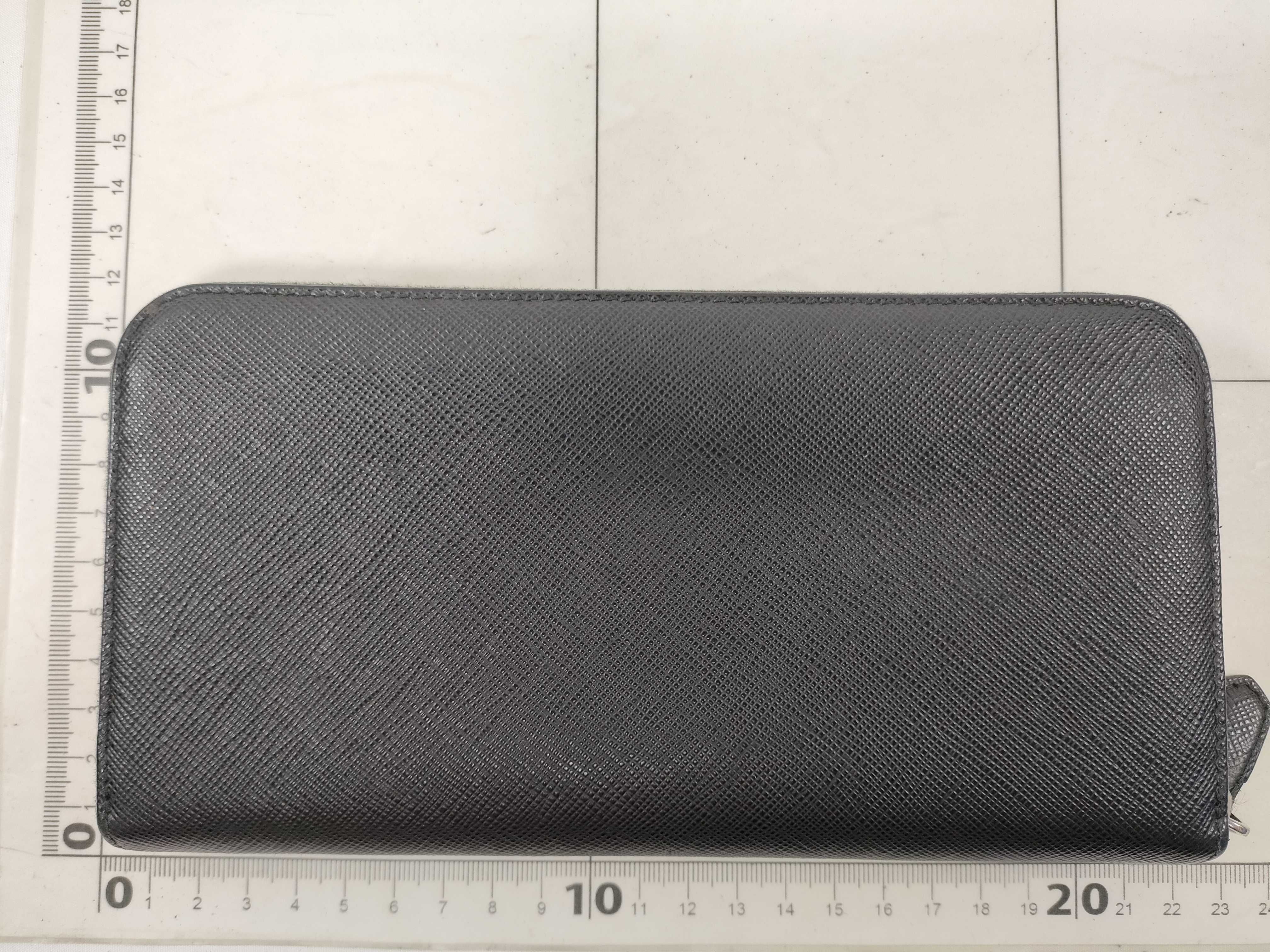 1ML506 Saffiano Round Zip Wallet — view 2