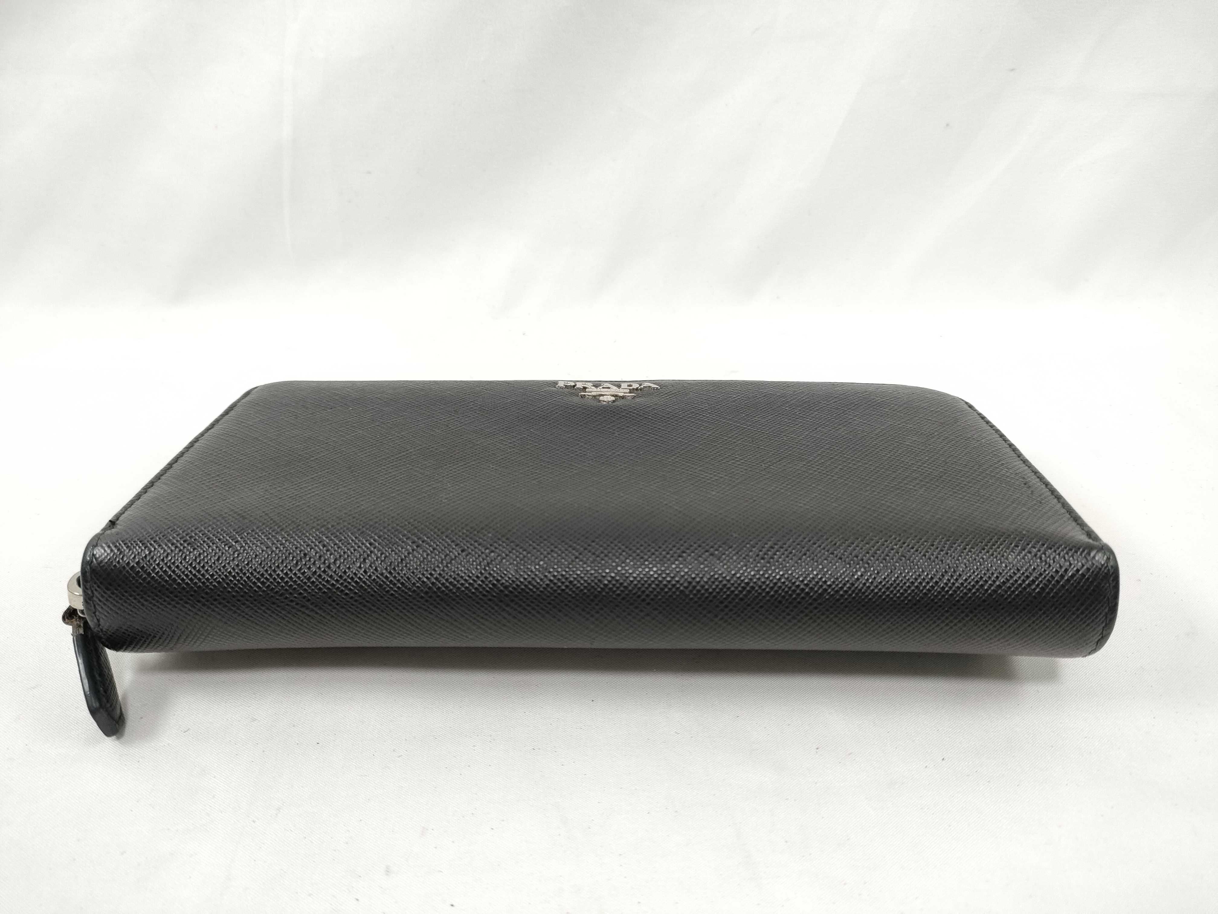 1ML506 Saffiano Round Zip Wallet — view 3
