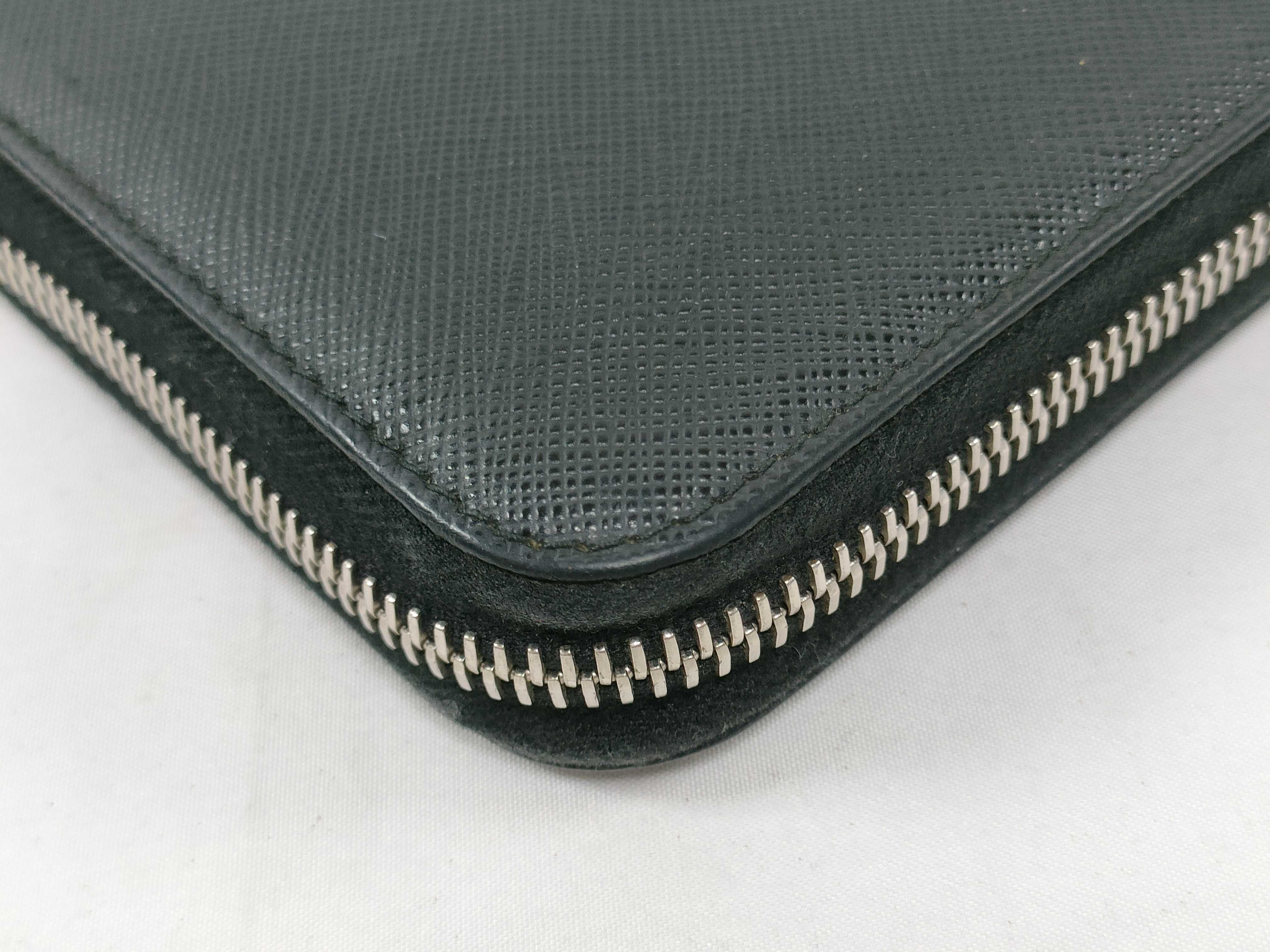 1ML506 Saffiano Round Zip Wallet — view 6