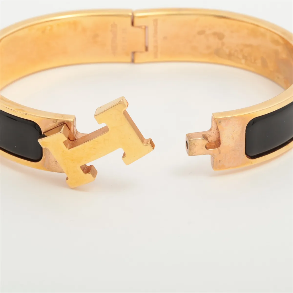 Click Crack H Bangle GP x Enamel Gold x Black Scratches Dullness Dirt Discoloration — view 5