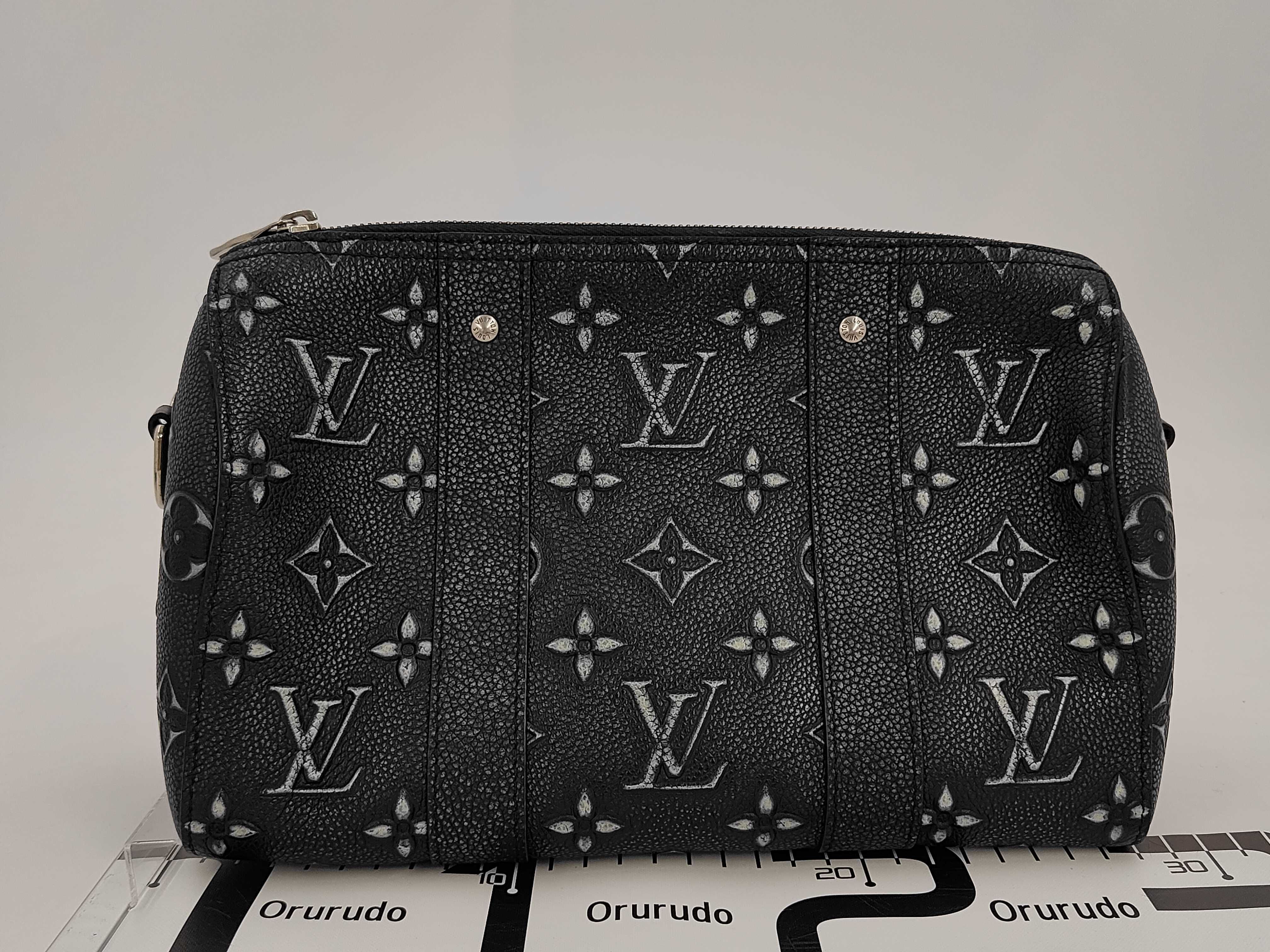 City Keepall 27 Shoulder Bag — view 2