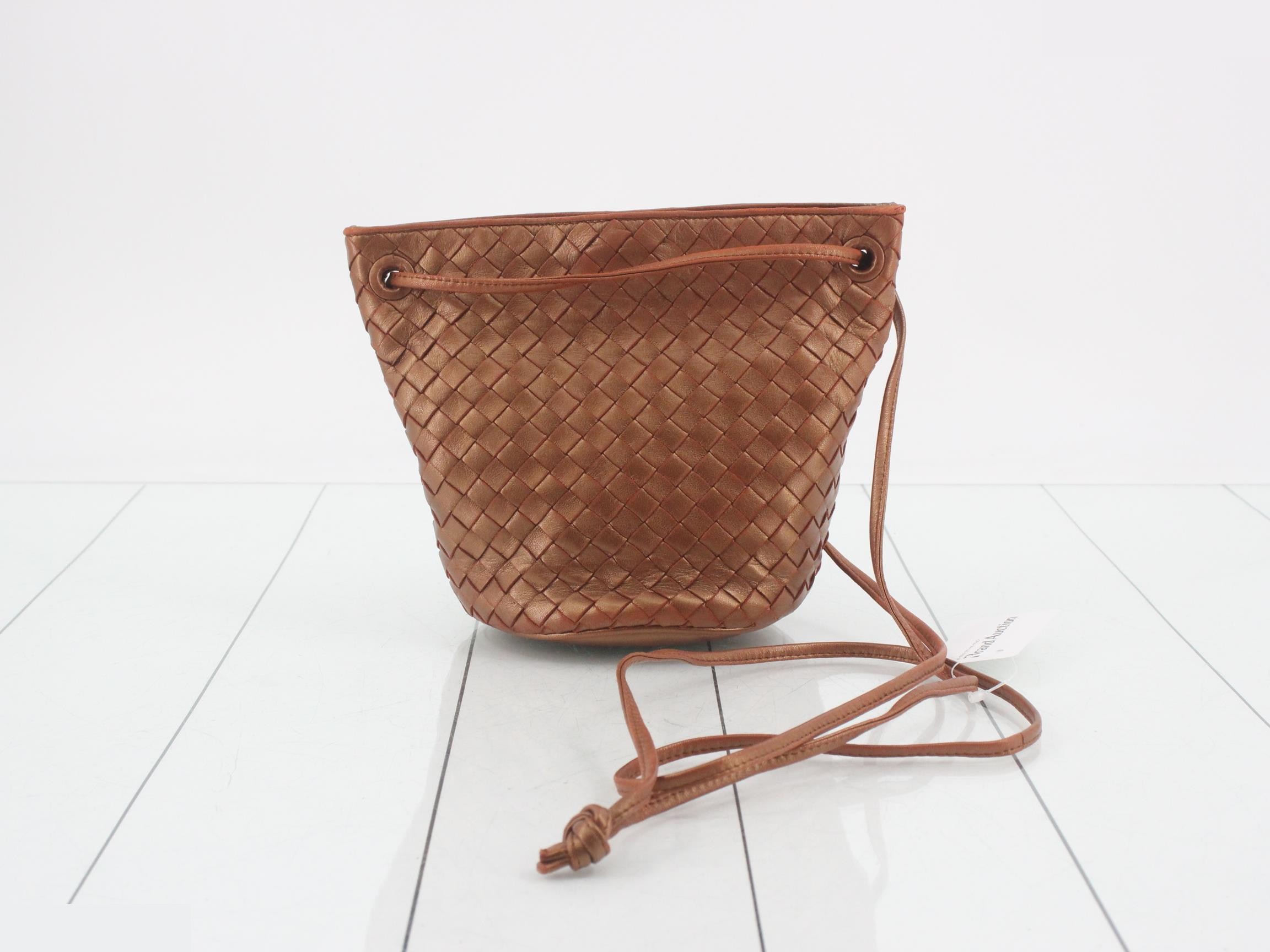Intrecciato Shoulder Bag, Bucket Bag, Handbag