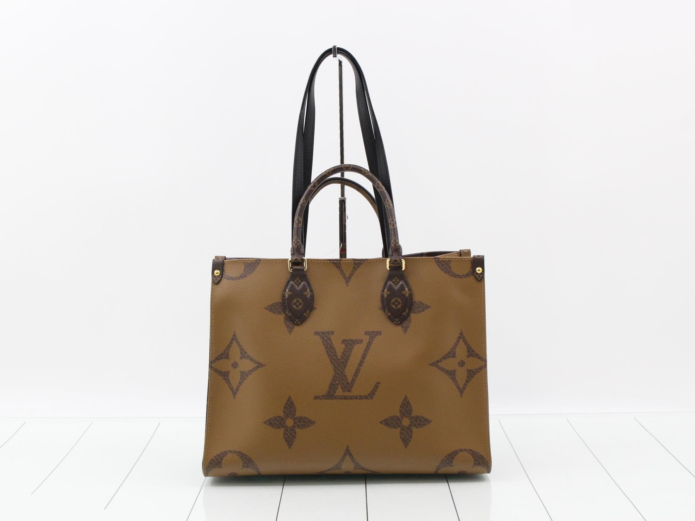 Monogram Giant Reverse OnTheGo MM 2-Way Tote Bag — view 2