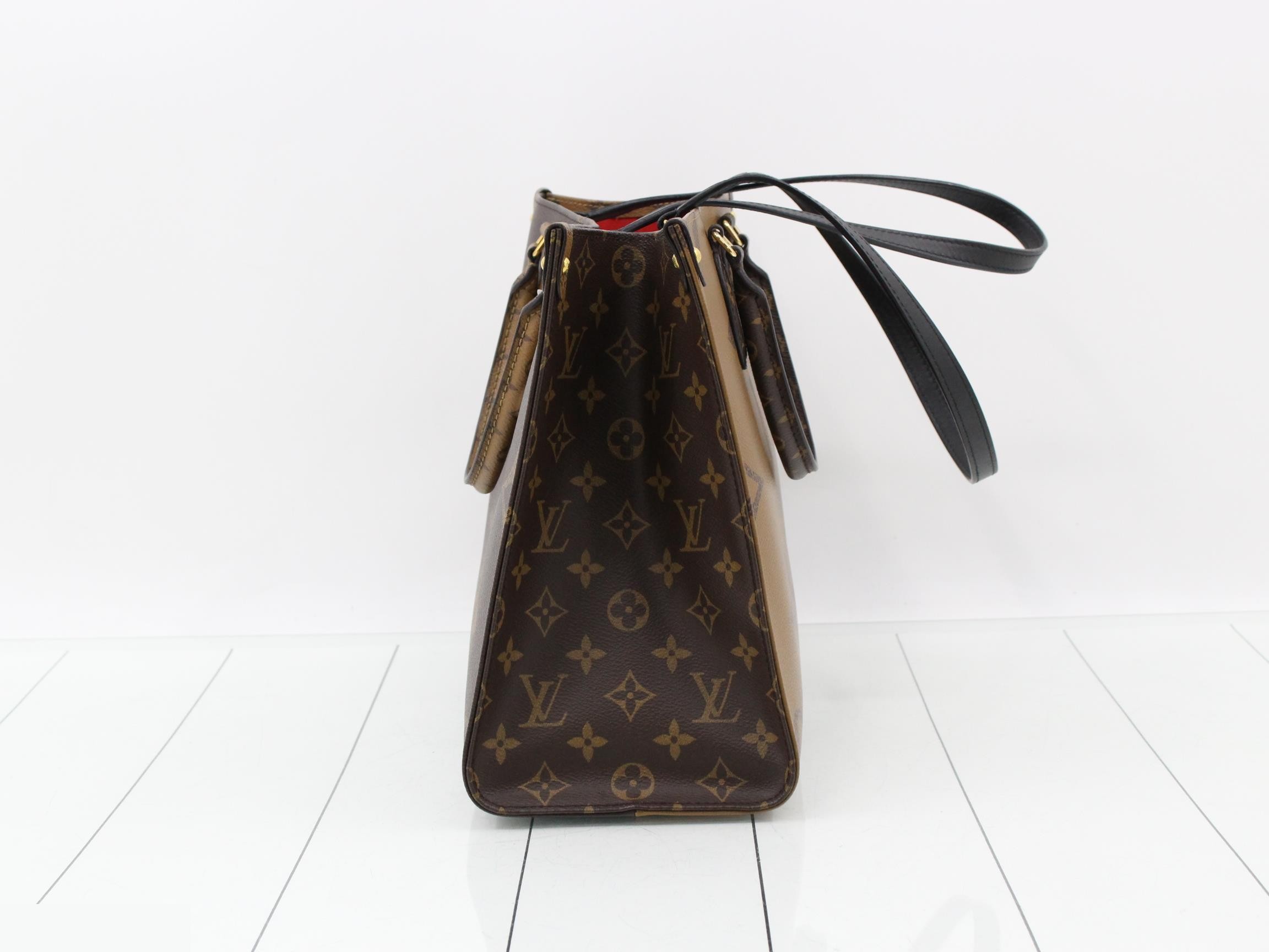Monogram Giant Reverse OnTheGo MM 2-Way Tote Bag — view 3