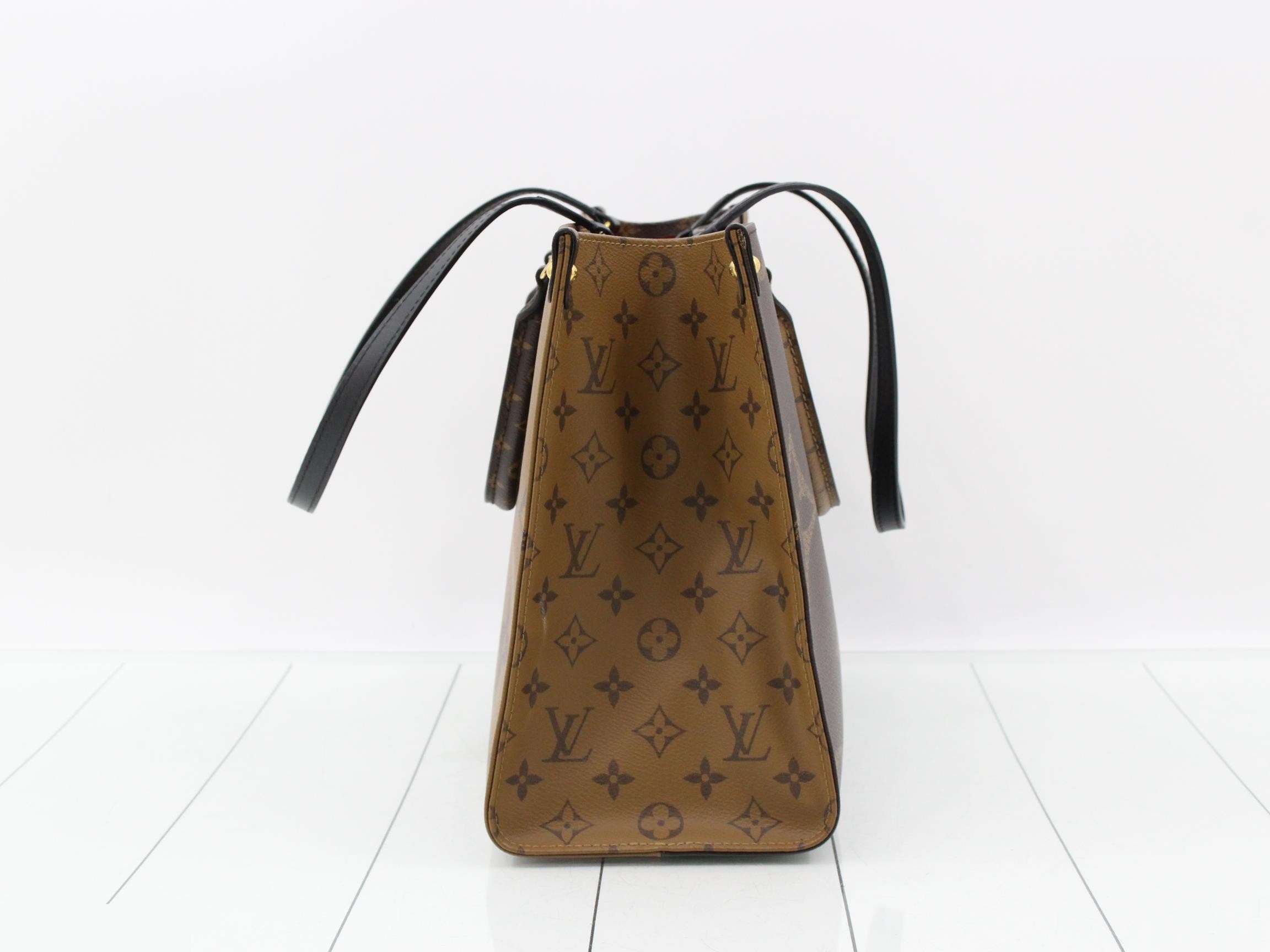 Monogram Giant Reverse OnTheGo MM 2-Way Tote Bag — view 4