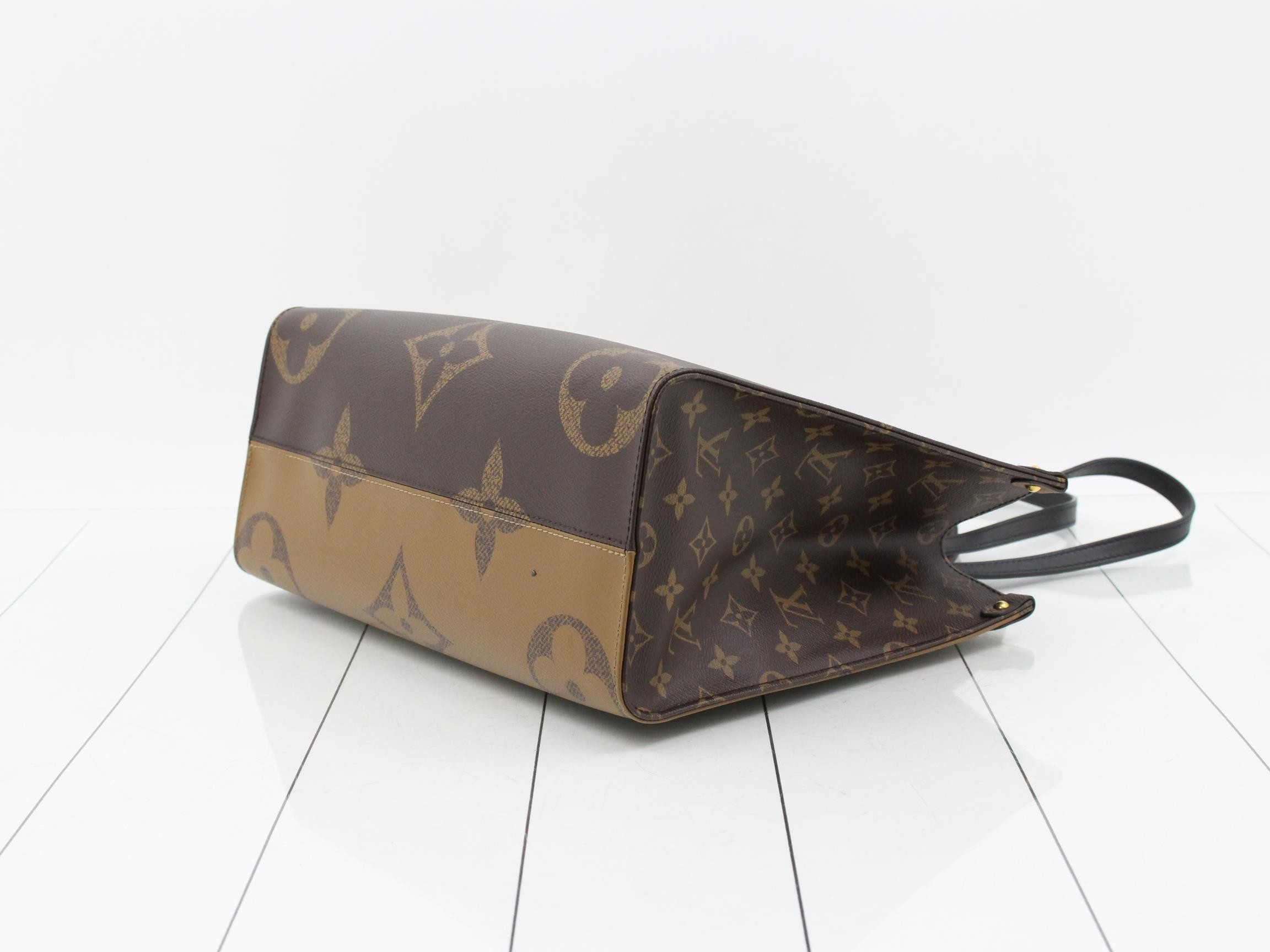 Monogram Giant Reverse OnTheGo MM 2-Way Tote Bag — view 6