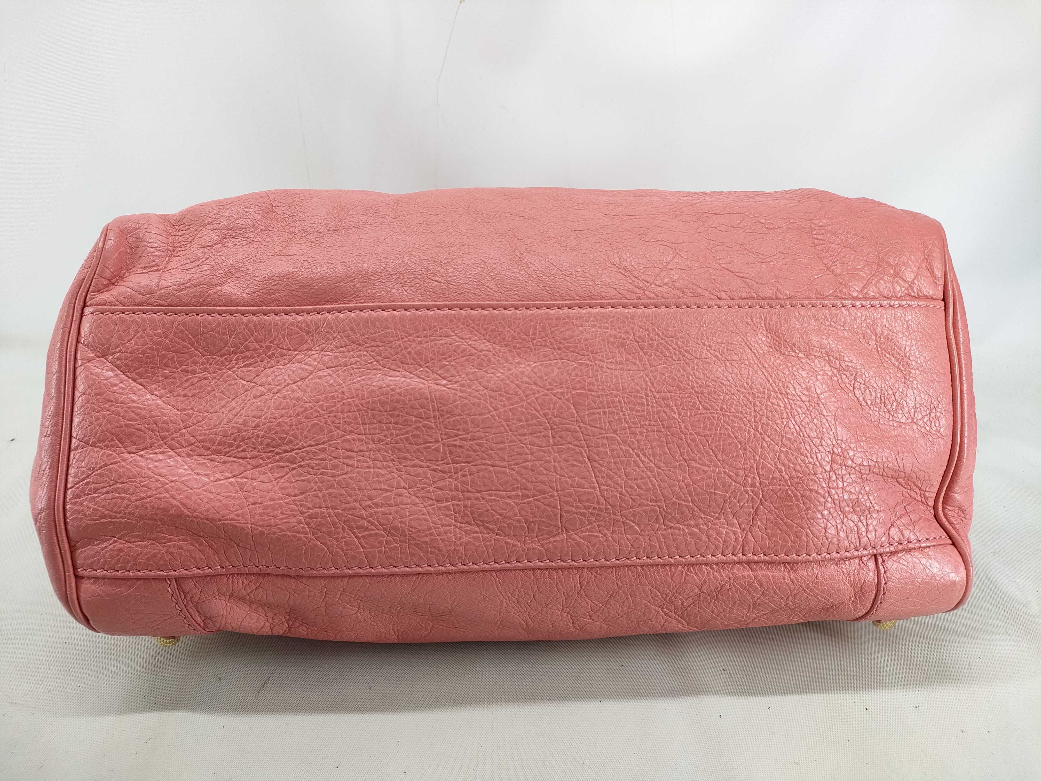 ID - The Vero Giant cow skin hand bag Pink 282010 (No Mirror) Handbag — view 3