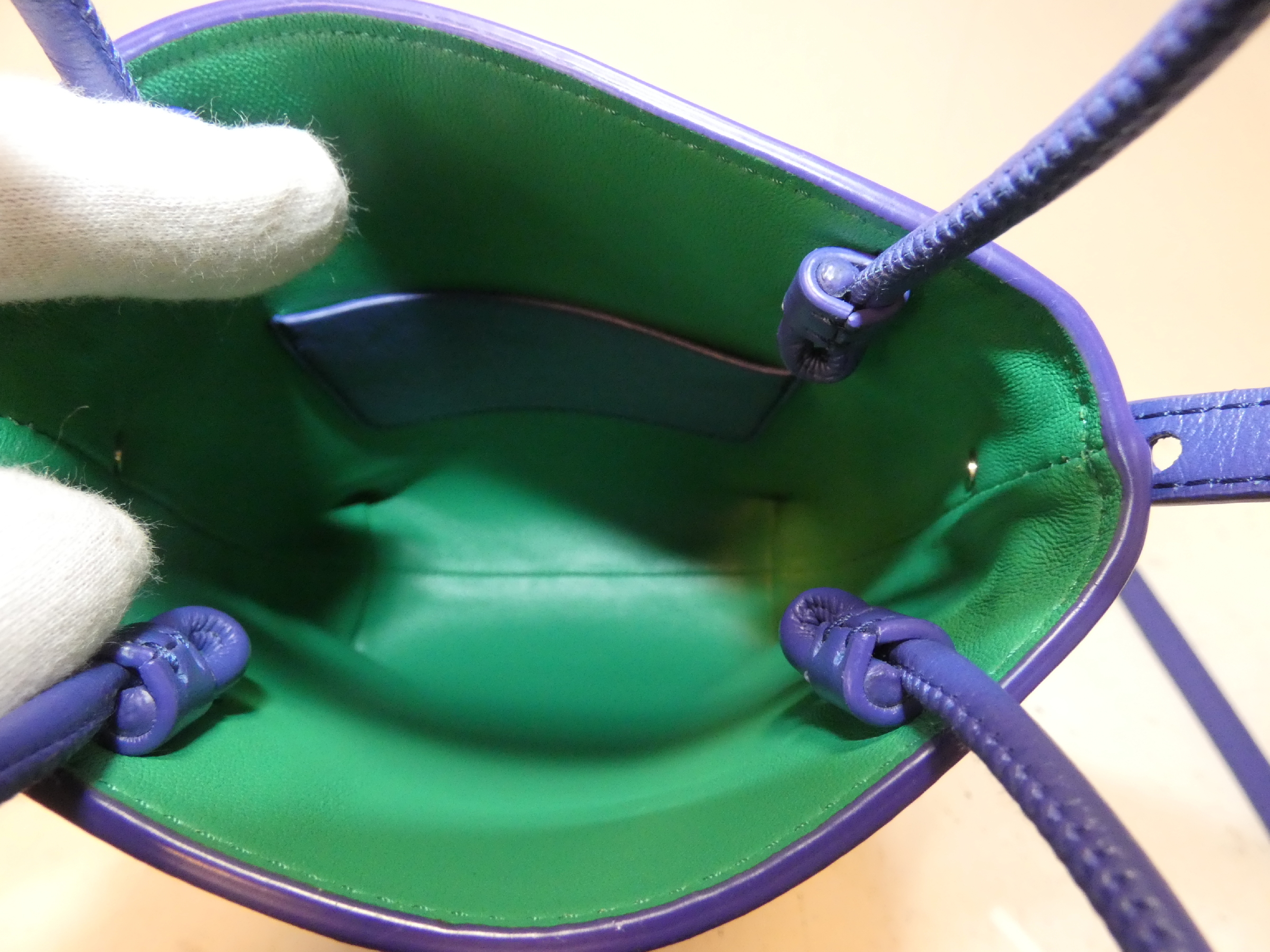 Sense Leather Pochette Shoulder Bag — view 9