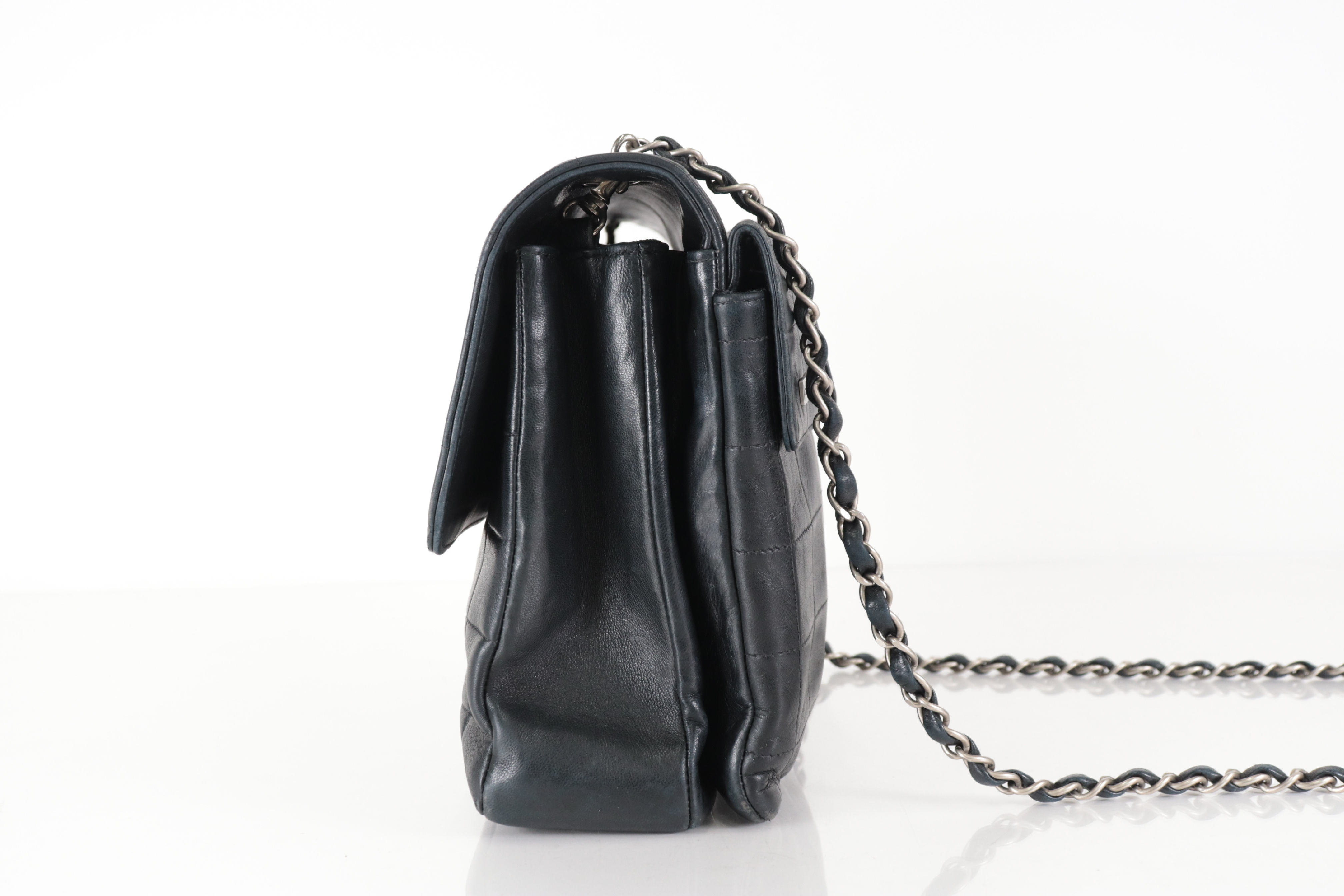 Chocolate Bar Rum 2.55 Silver Hardware Chain Shoulder Bag (Serial Number 6) — view 5
