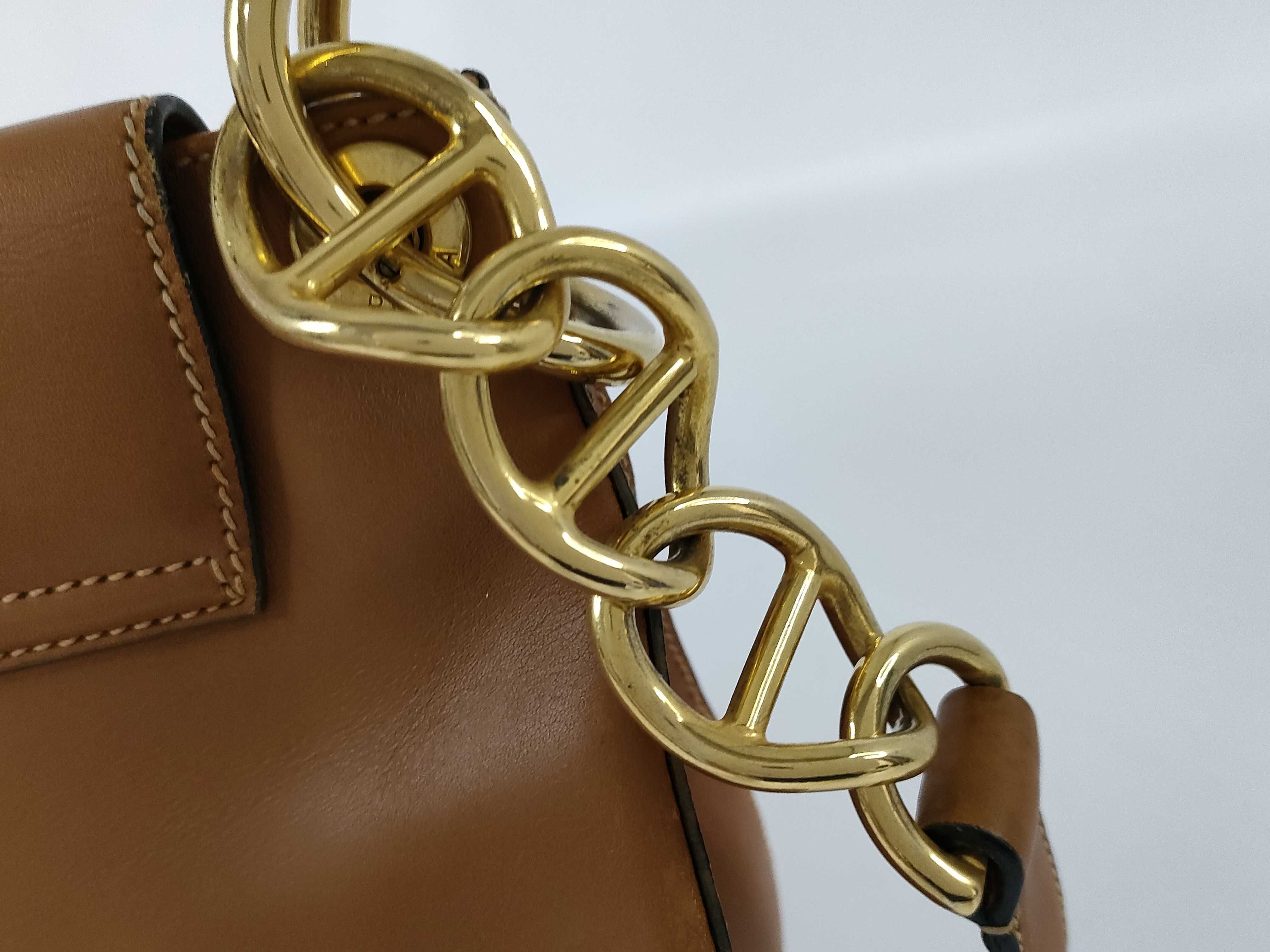 logo embossed leather chain shoulder bag white tag 7 shoulder bag — view 15