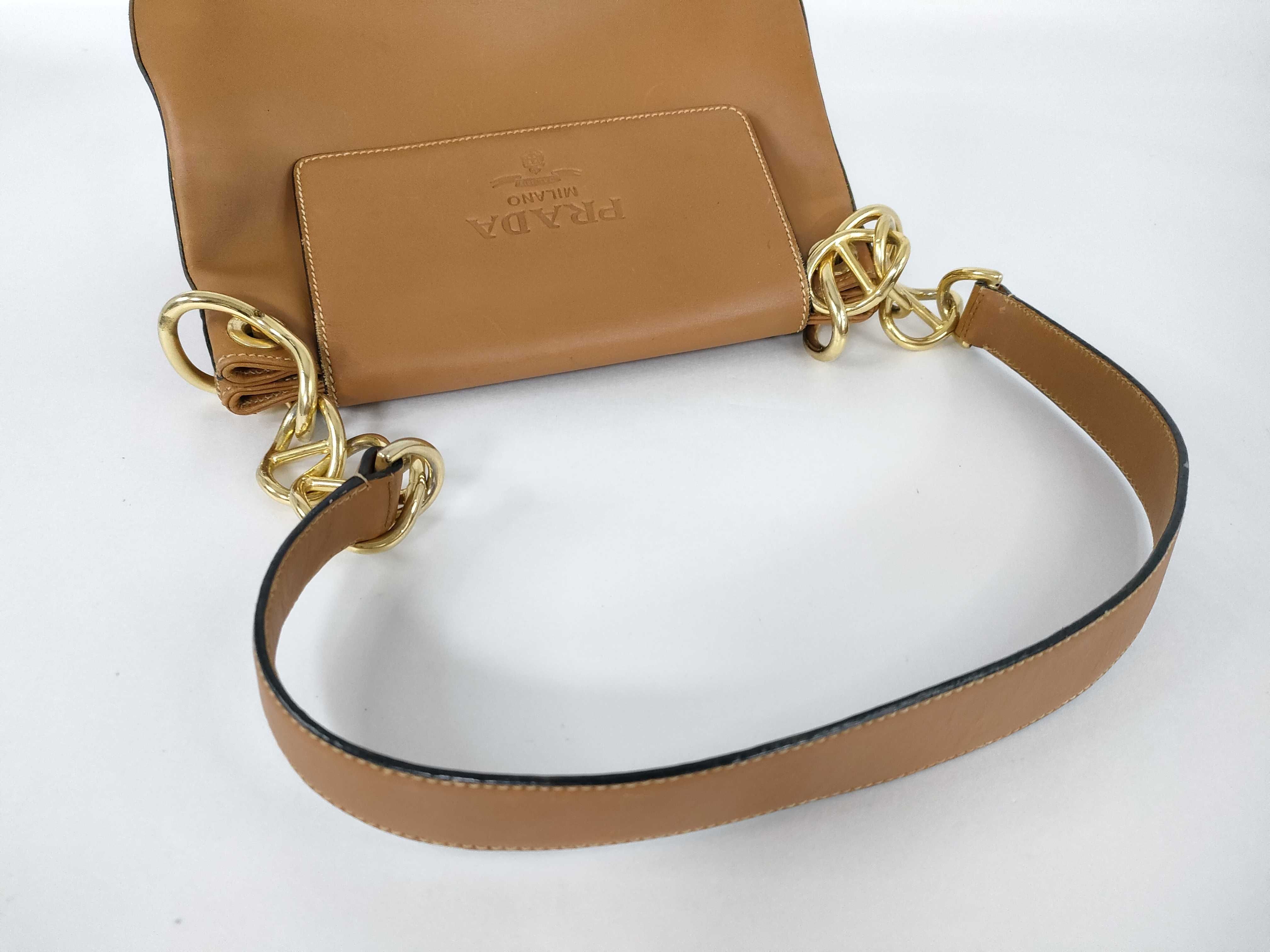 logo embossed leather chain shoulder bag white tag 7 shoulder bag — view 3