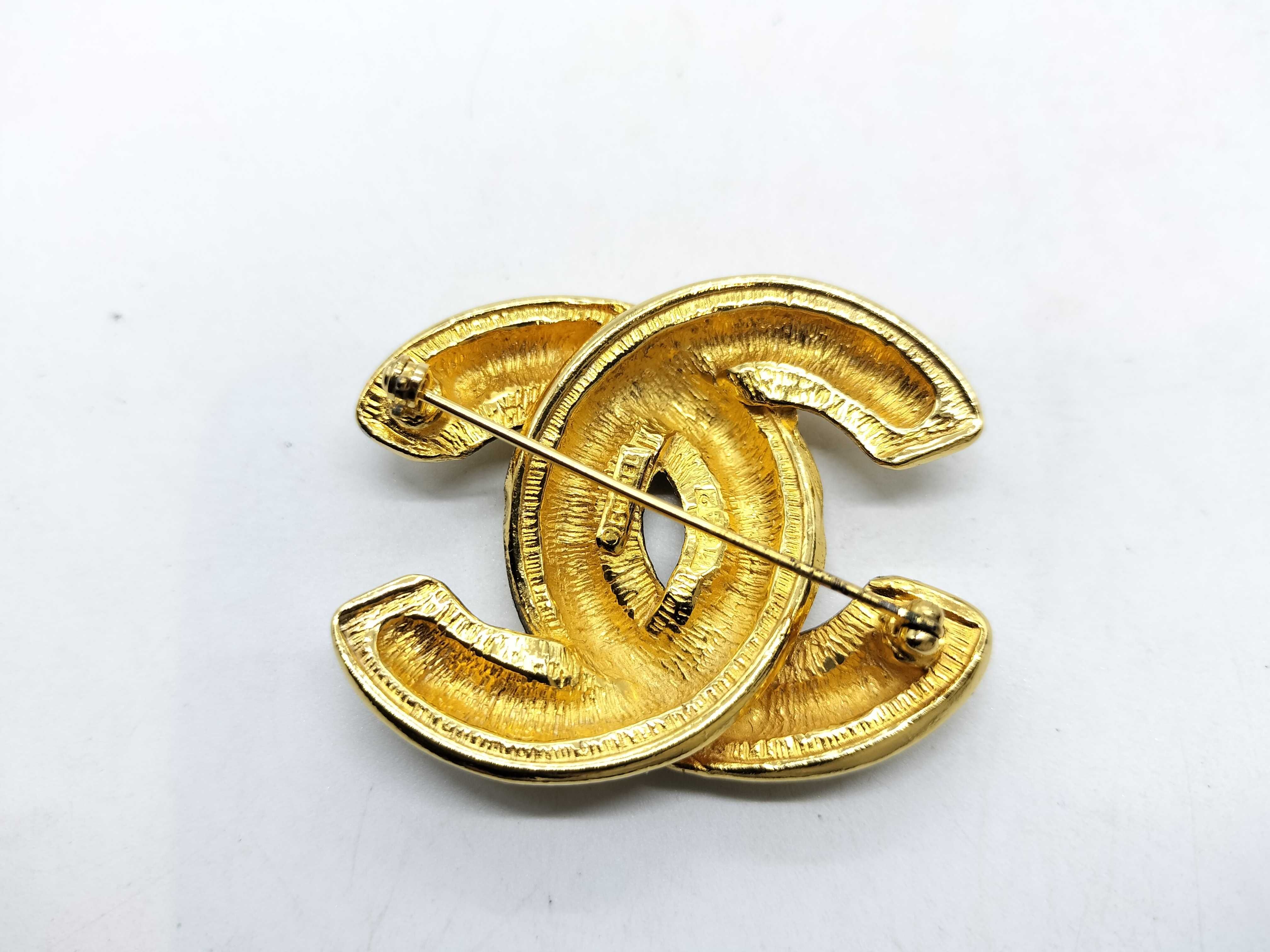 Coco Mark Matelassé 1142 Gold-colored Brooch — view 2