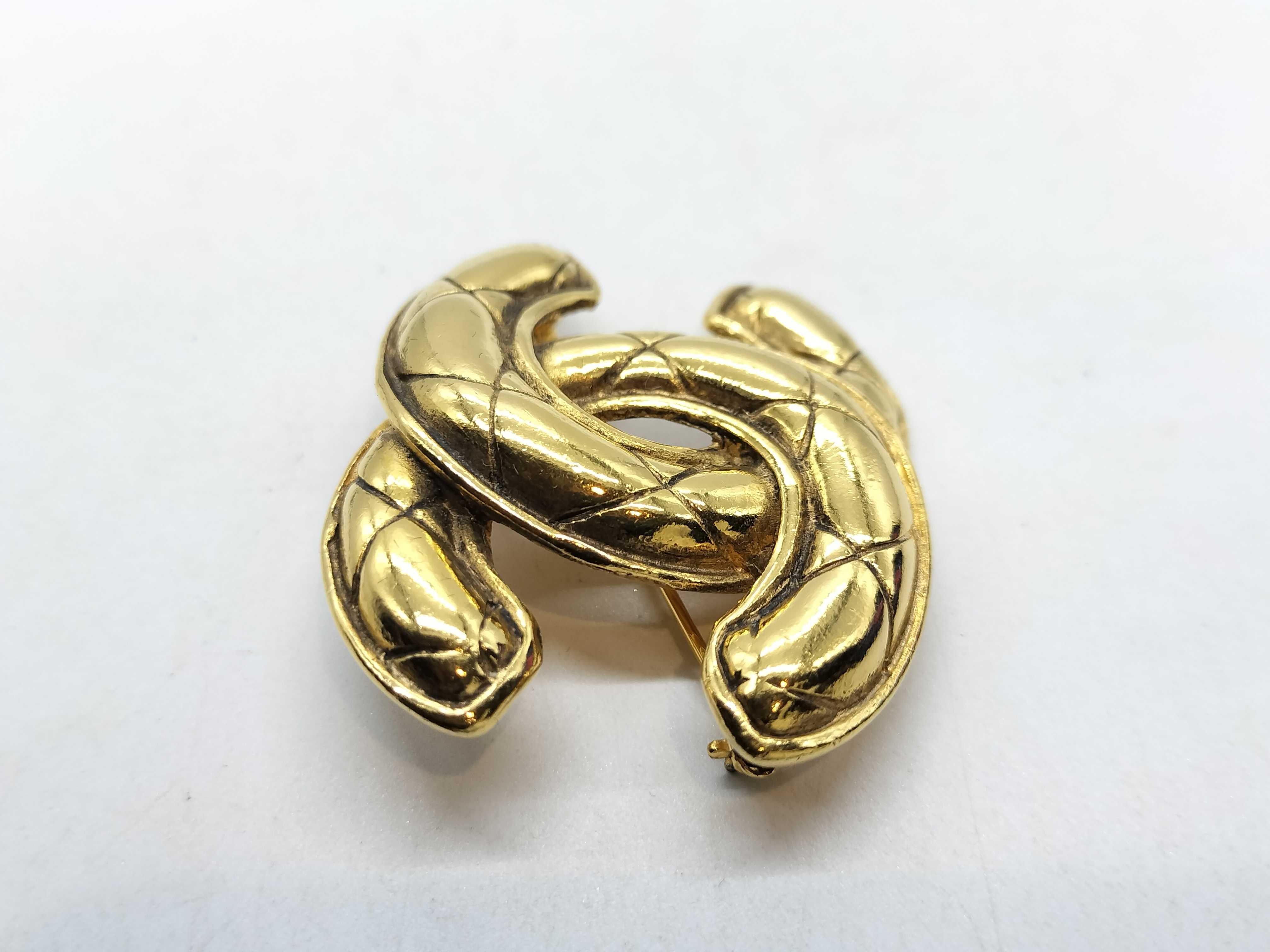 Coco Mark Matelassé 1142 Gold-colored Brooch — view 3