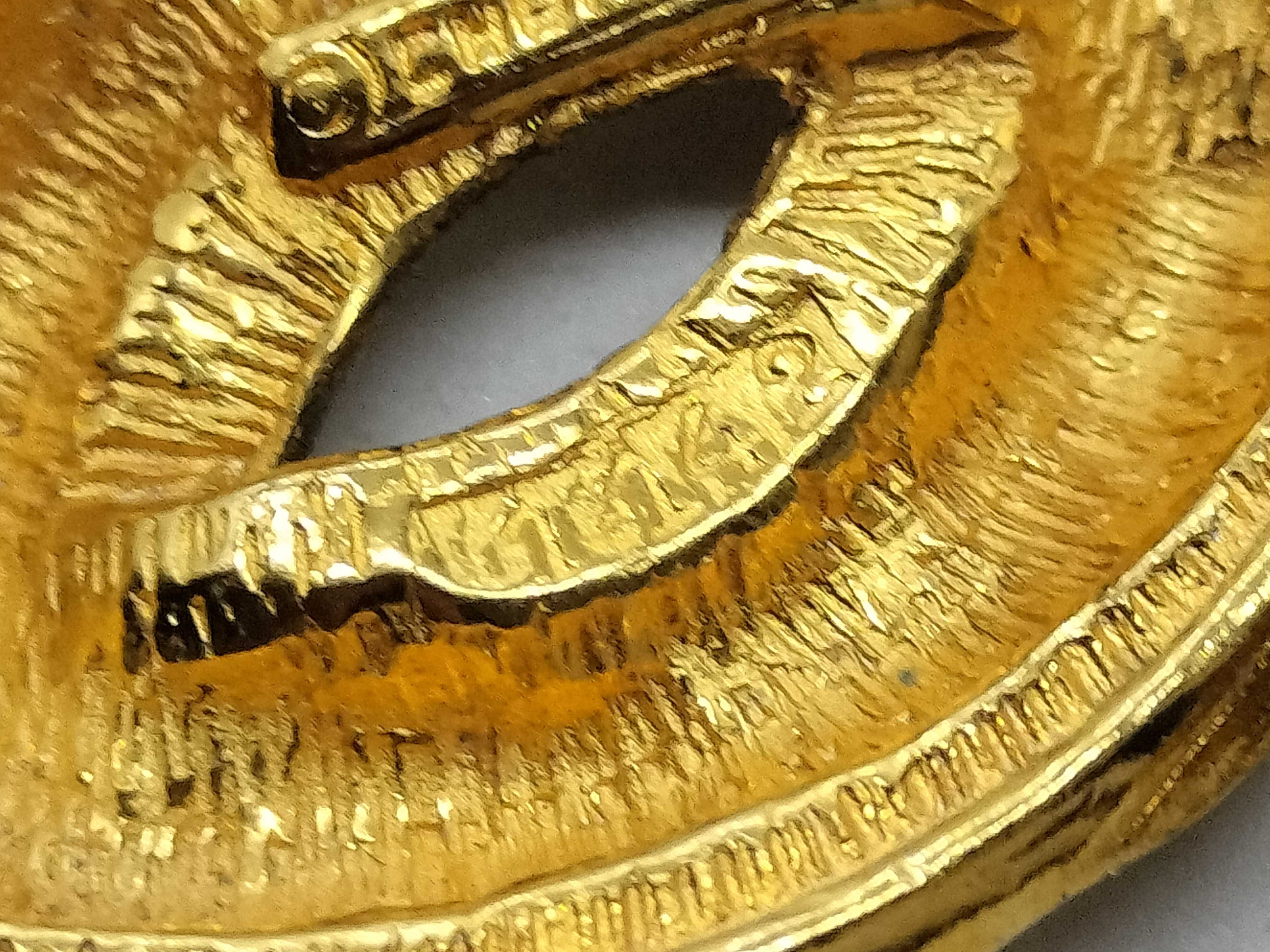 Coco Mark Matelassé 1142 Gold-colored Brooch — view 7