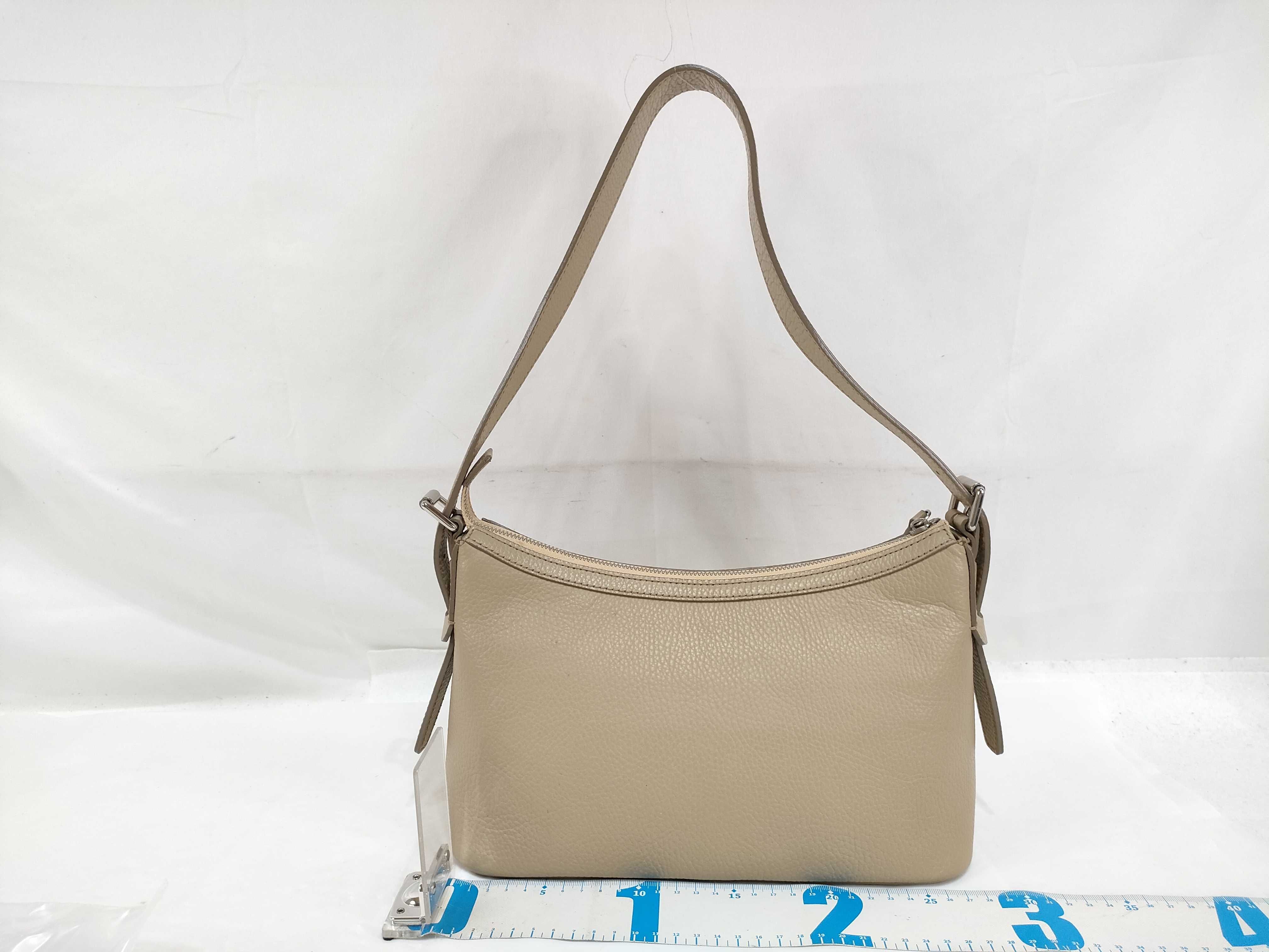 leather one-shoulder bag, beige. — view 2