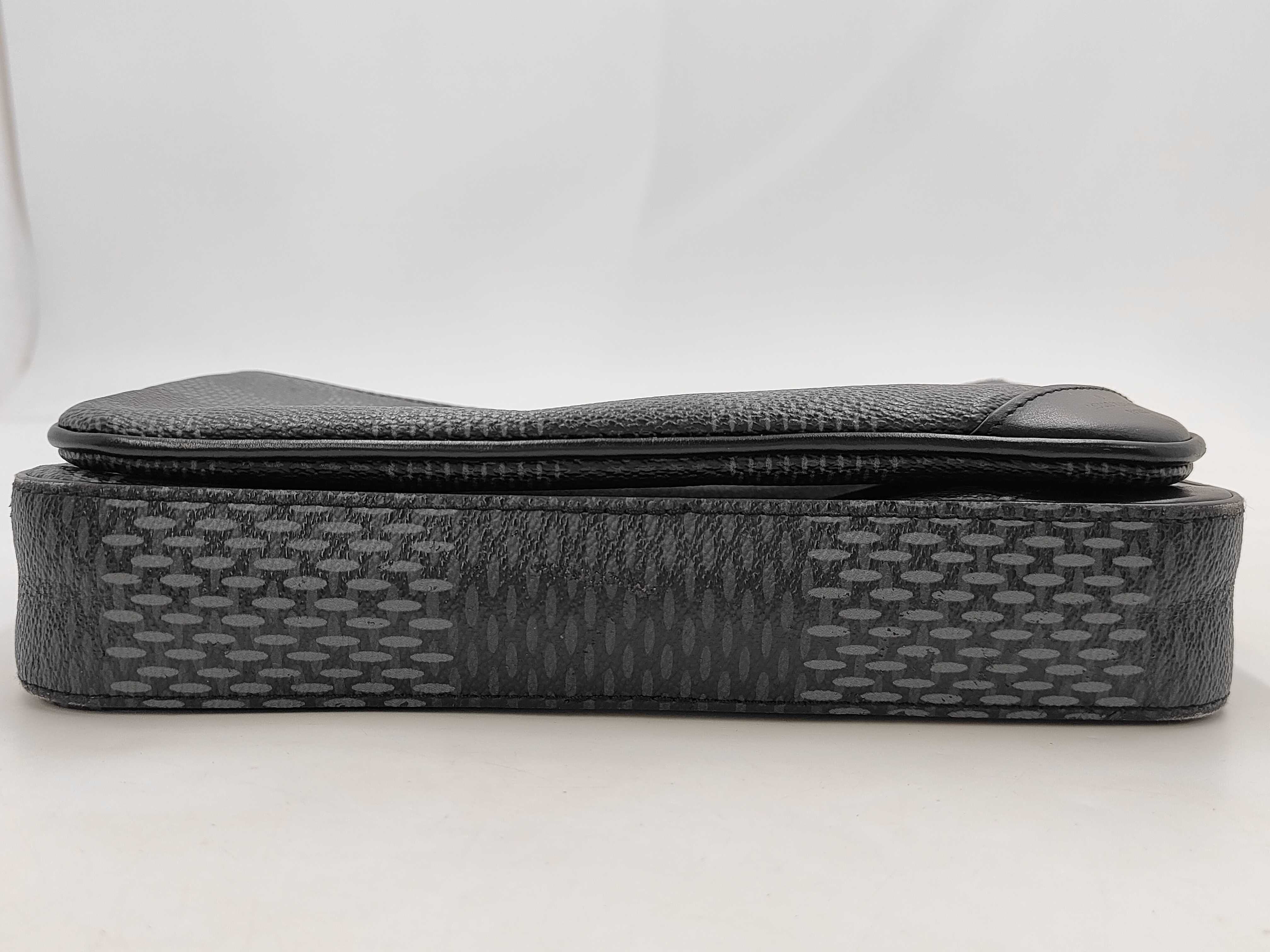 Damier Graphite Trio Messenger Shoulder Bag — view 4