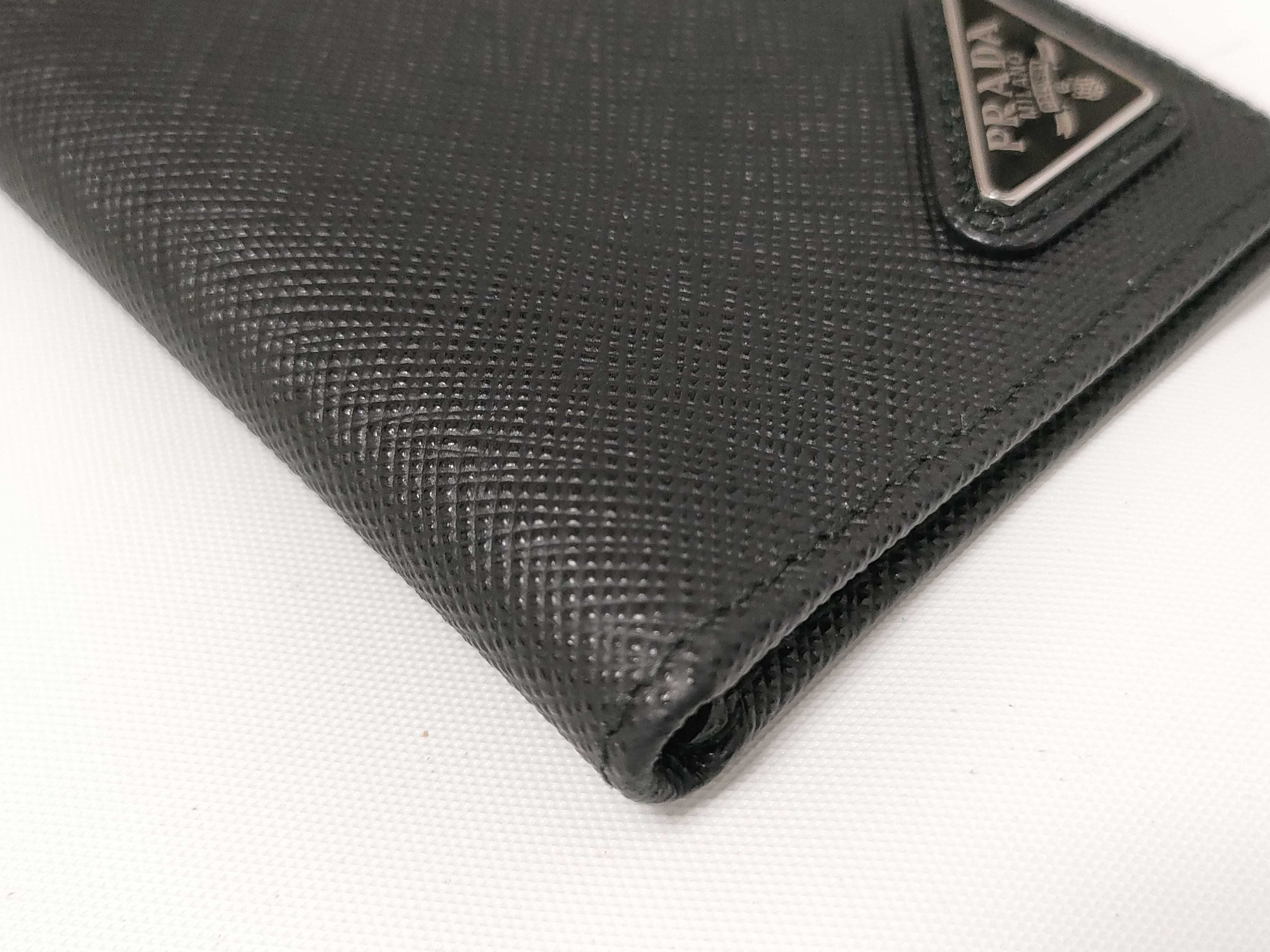 Triangle Logo Card Case, Saffiano Leather, Black. (Card case, pass case, business card holder) — view 3