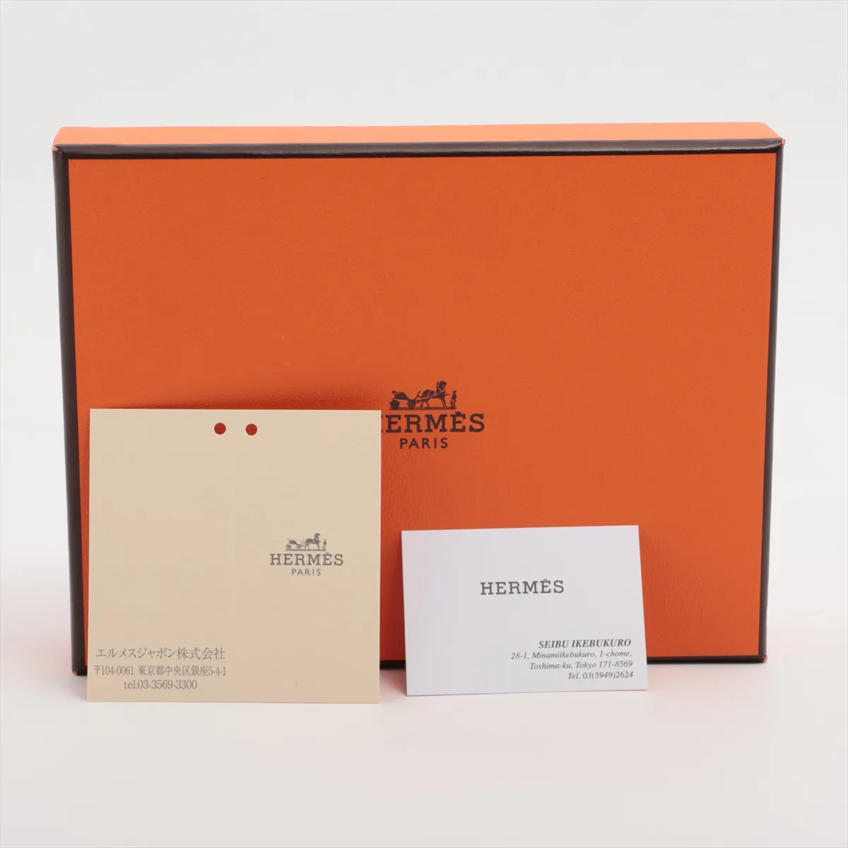 Bearn Compact, Veau Epsom, Compact Wallet, Etoupe, Gold Hardware, D: 2019 — view 11
