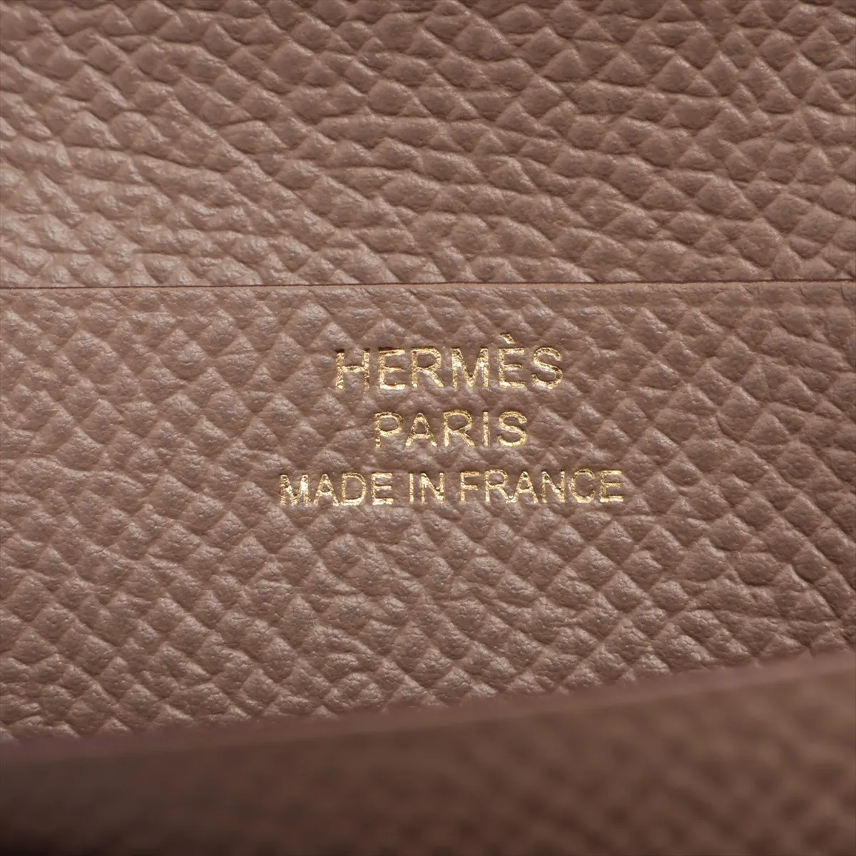 Bearn Compact, Veau Epsom, Compact Wallet, Etoupe, Gold Hardware, D: 2019 — view 10