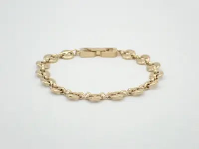 Other lines: Precious metal bracelets and bangles (metal), wrist circumference approximately 17 cm.