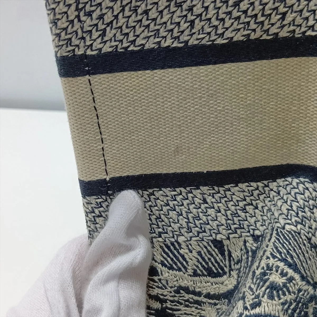 Toile de Jouy Embroidery Book Tote Medium Canvas Tote Bag Navy x Beige — view 12