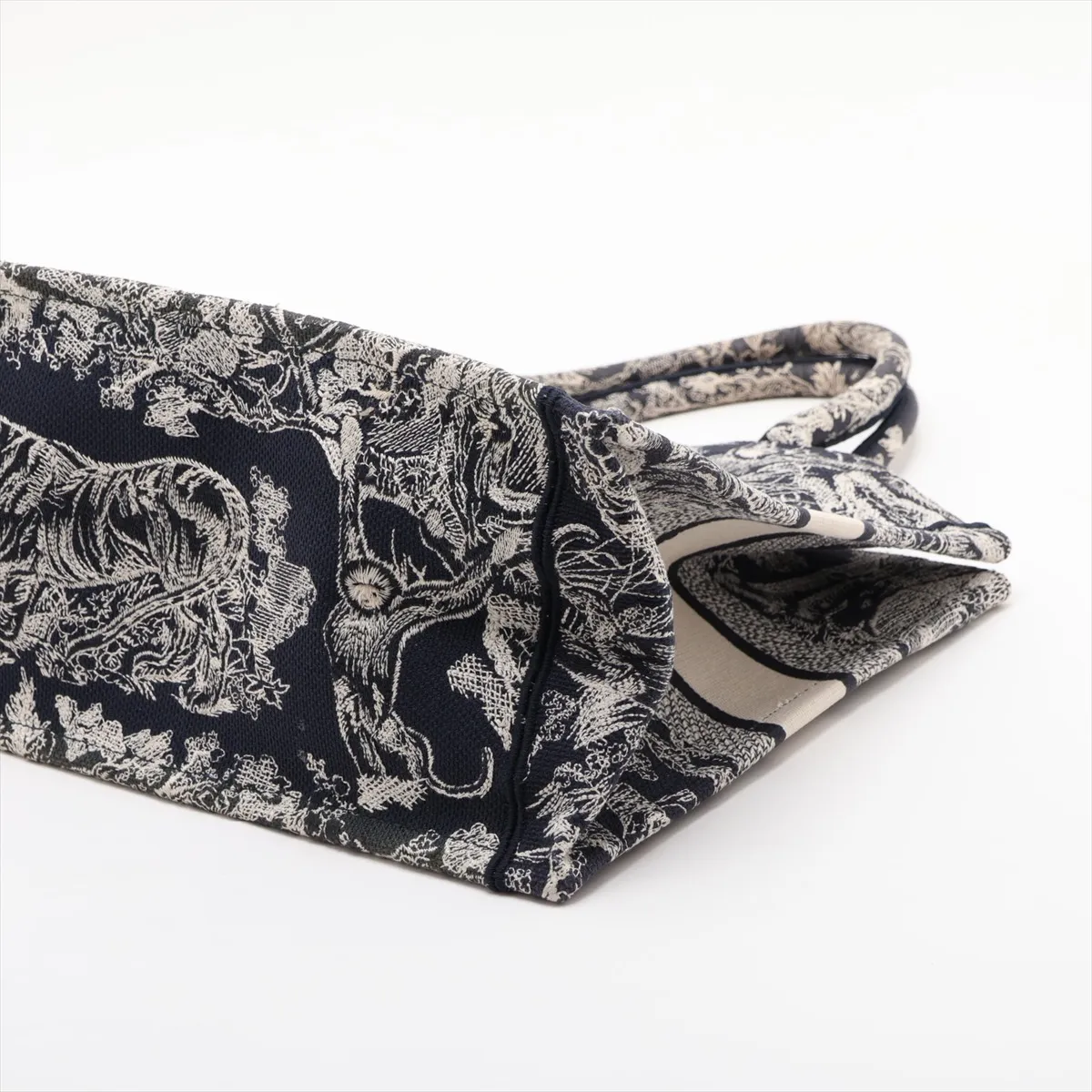 Toile de Jouy Embroidery Book Tote Medium Canvas Tote Bag Navy x Beige — view 3