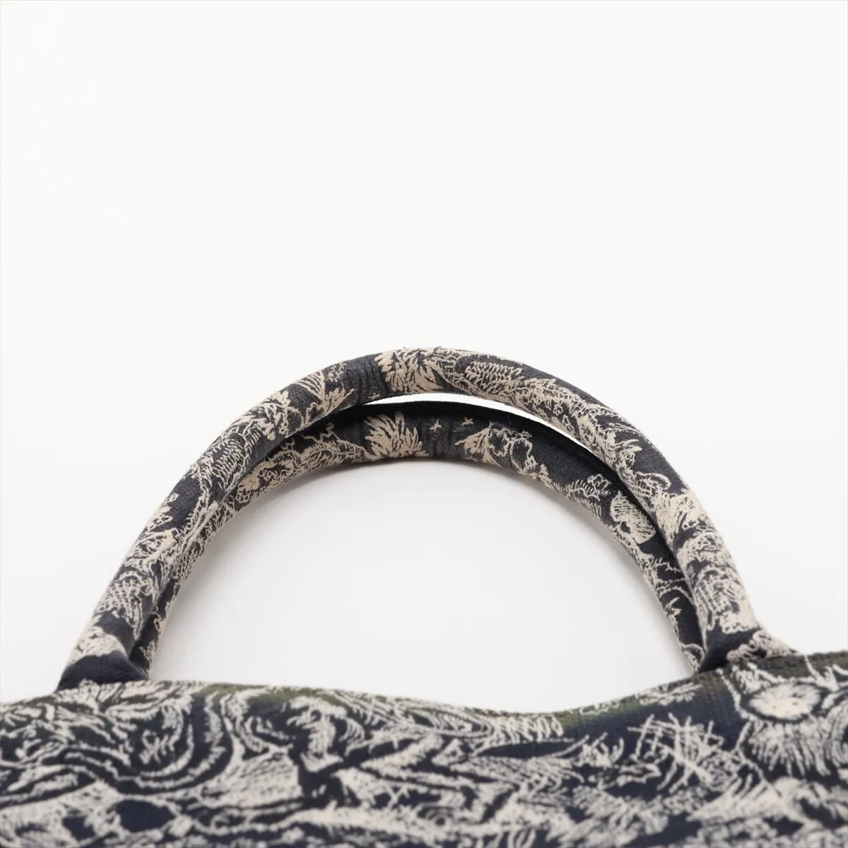 Toile de Jouy Embroidery Book Tote Medium Canvas Tote Bag Navy x Beige — view 6