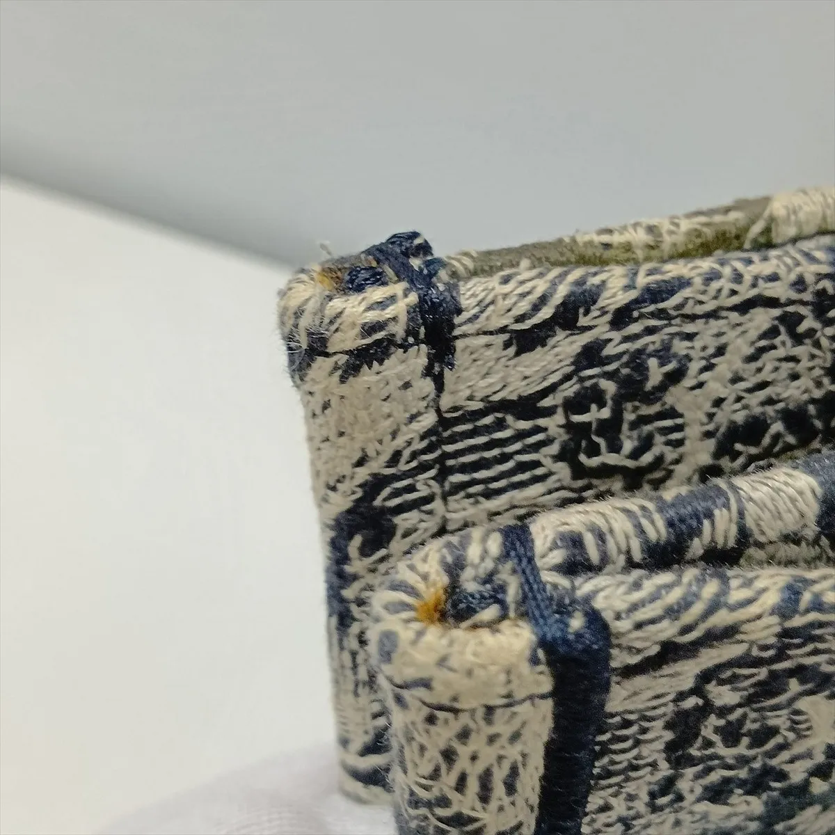 Toile de Jouy Embroidery Book Tote Medium Canvas Tote Bag Navy x Beige — view 10
