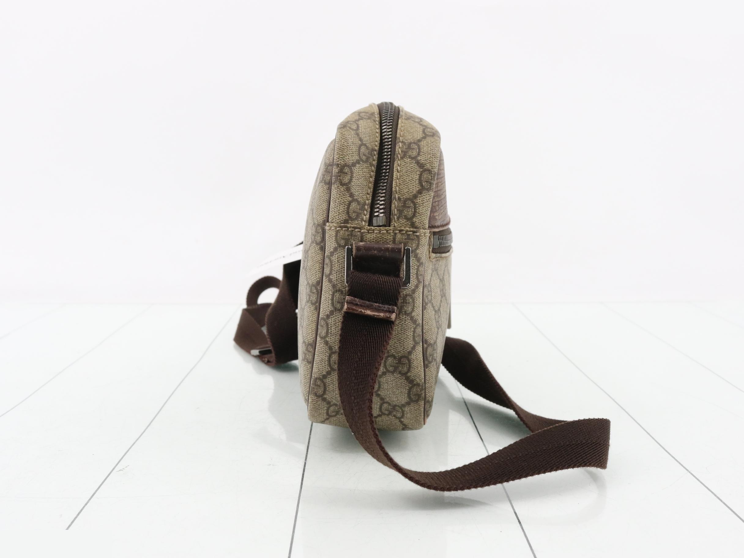 GG Supreme Shoulder Bag — view 4