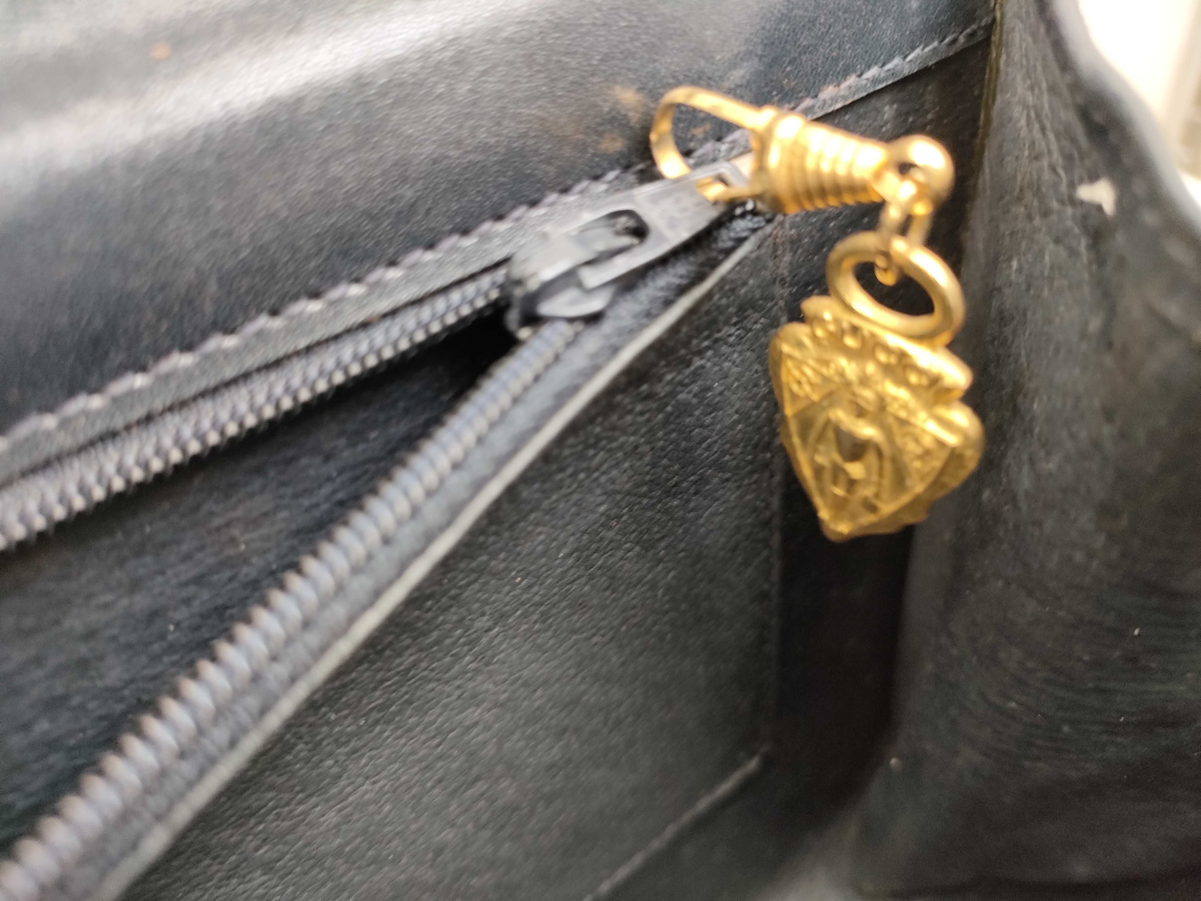 Old Leather Shoulder Bag — view 14