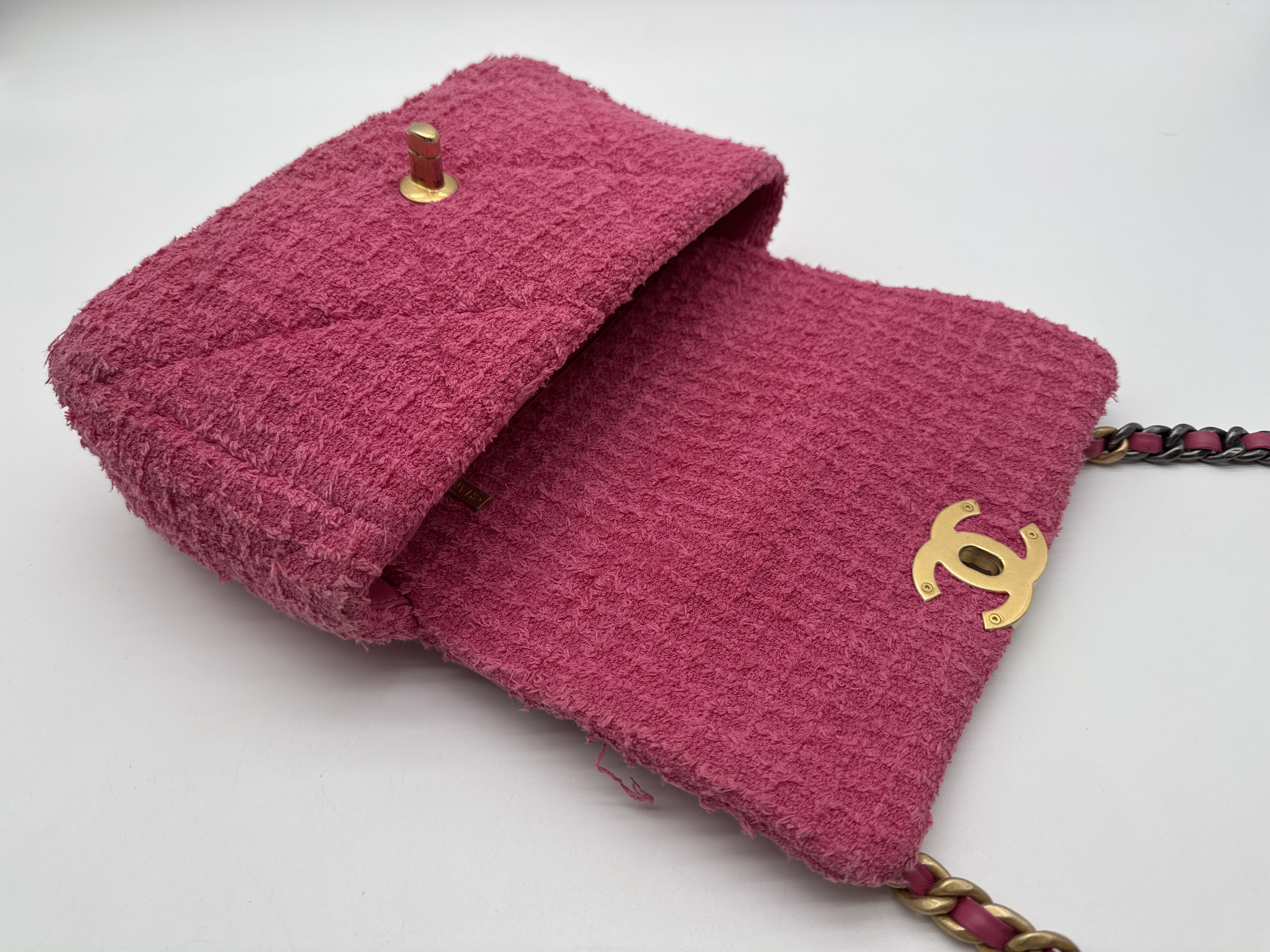 19 Tweed Pink Shoulder Bag — view 9